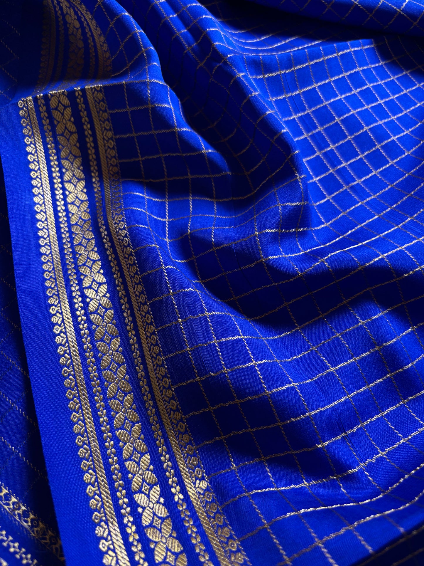 Madhura : Solid Royal blue