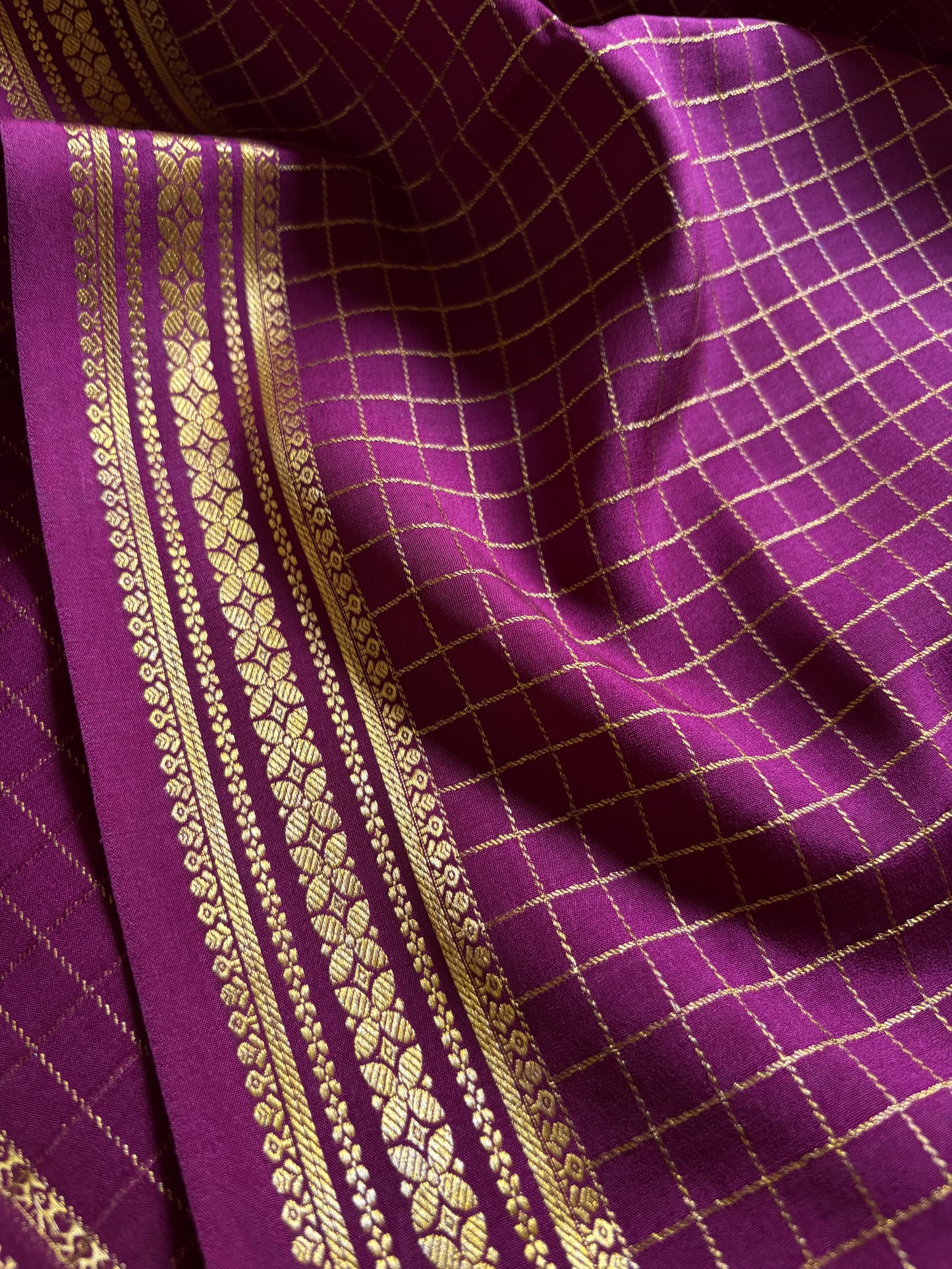 Madhura : Solid Dark magenta