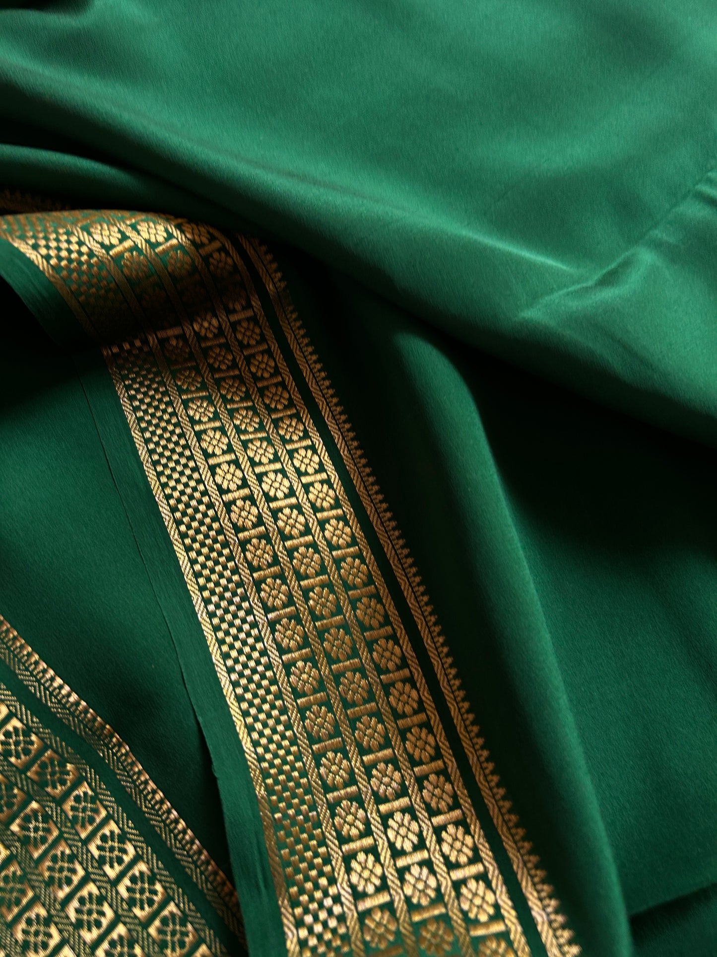 Mallige : Solid Bottle green