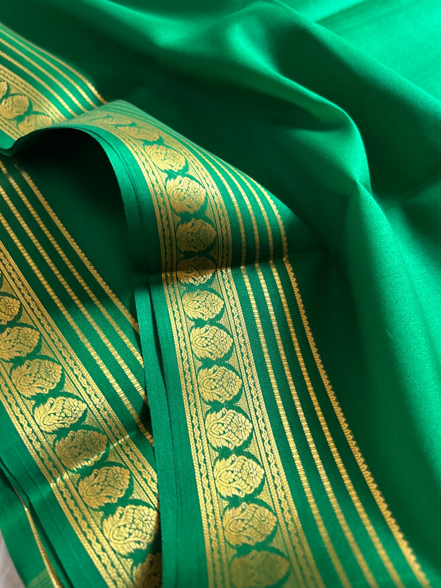 Kalasha : Solid Leaf green