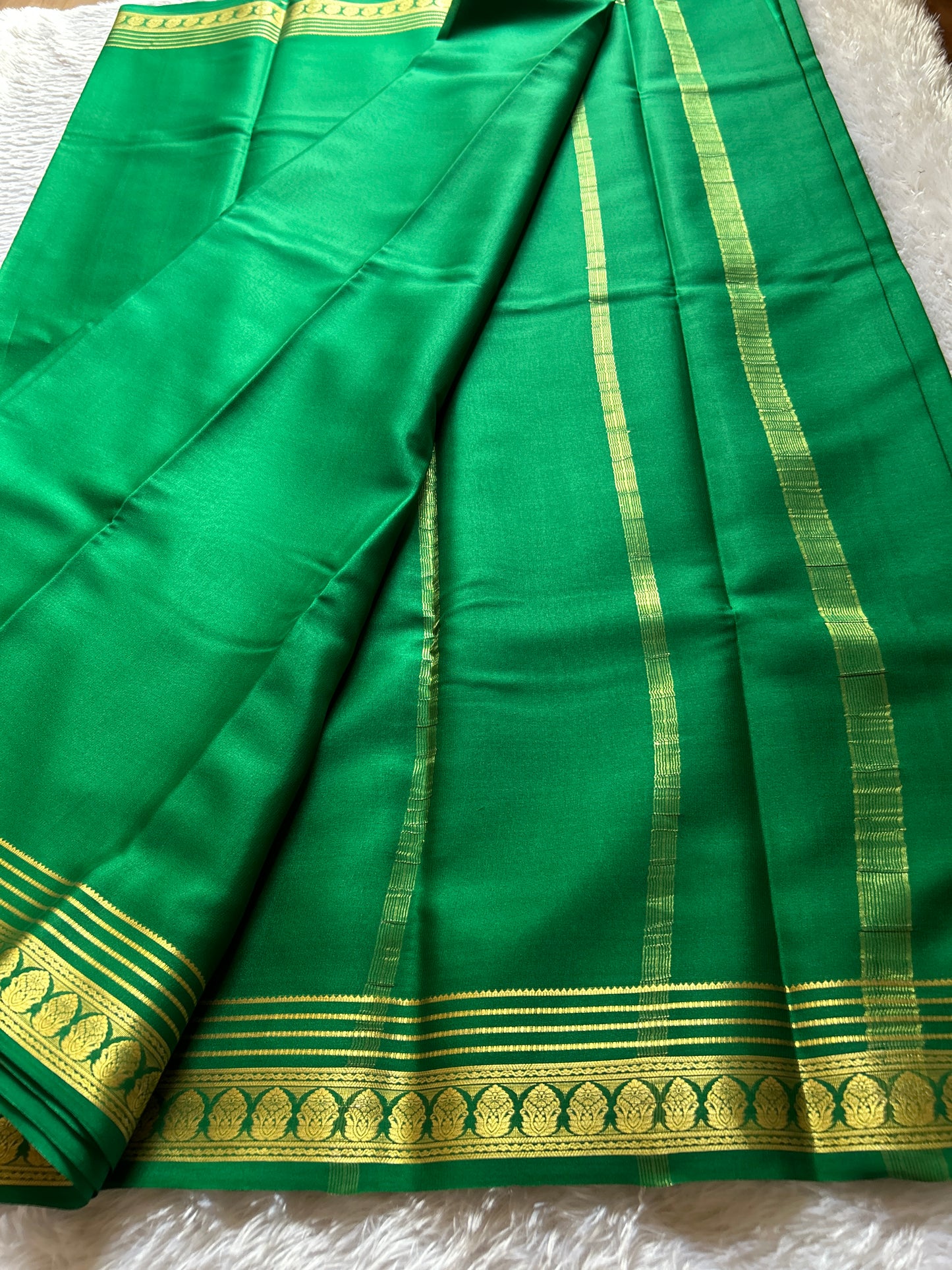 Kalasha : Solid Leaf green