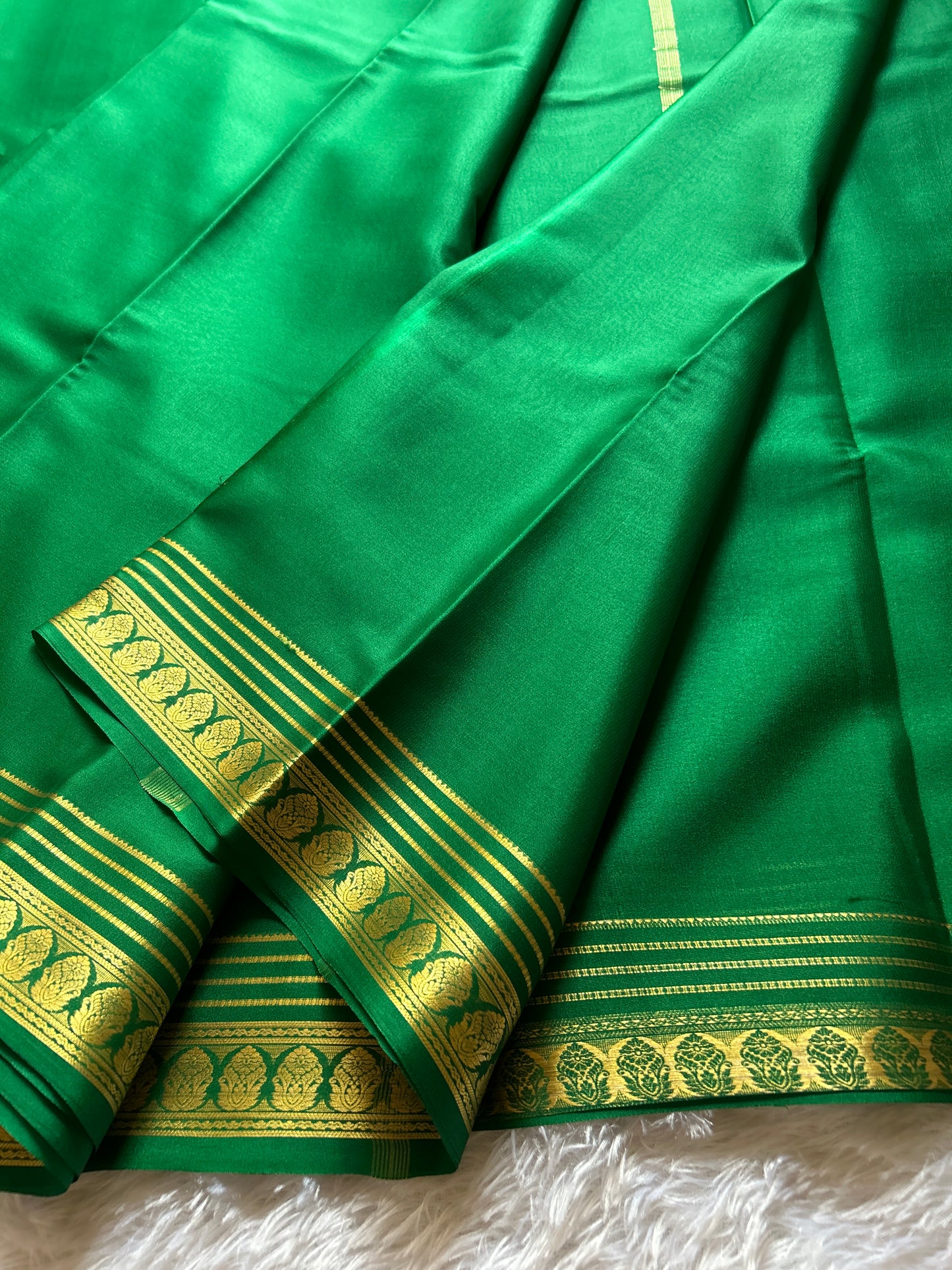 Kalasha : Solid Leaf green