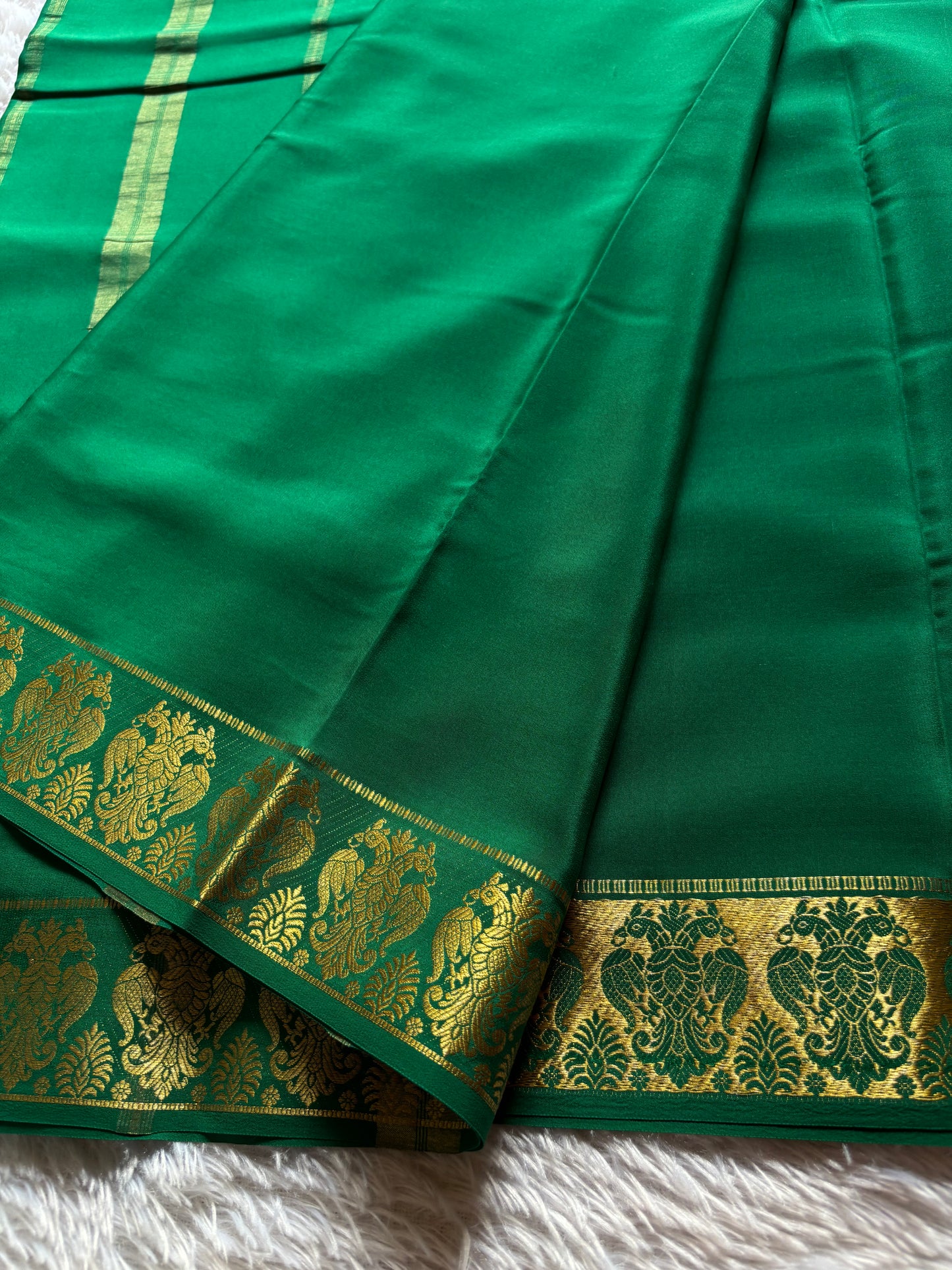 Veera : Solid Emarald green