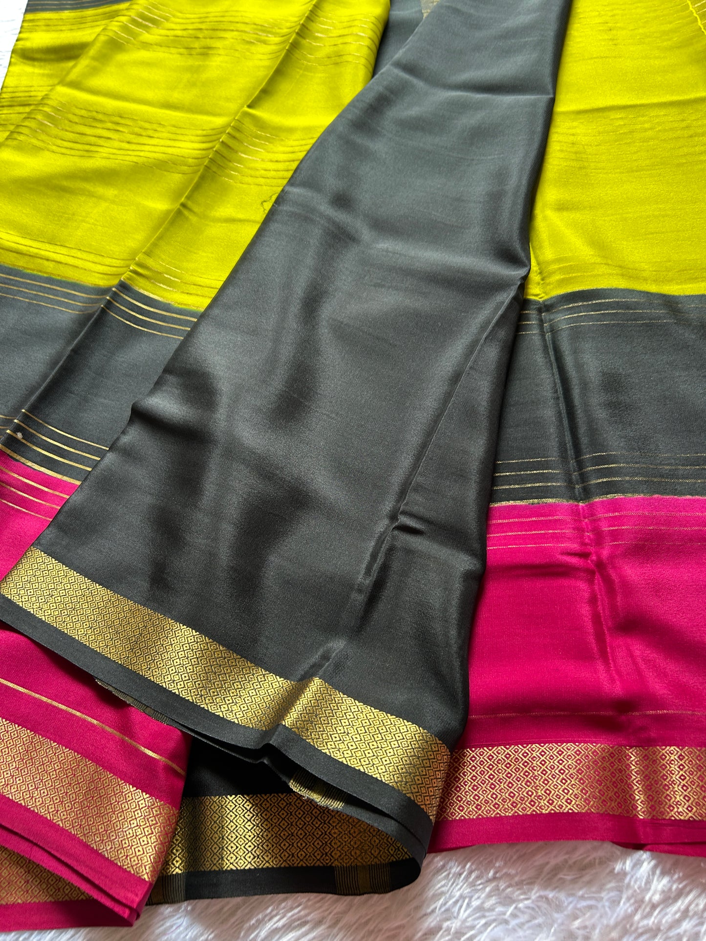 Trinetri (3D) : Olive green-black-pink