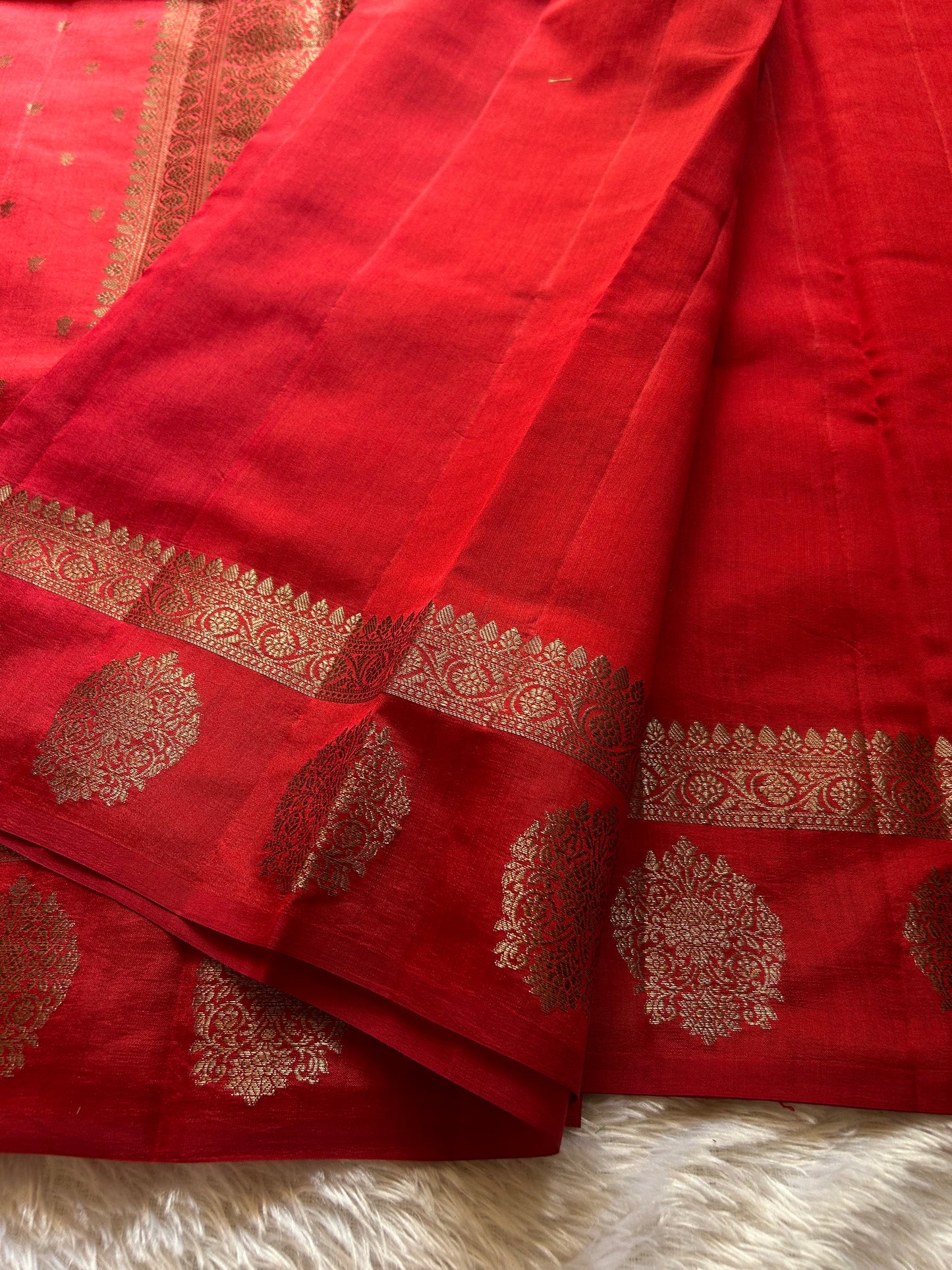 Banarasi Chiniya : Solid Red