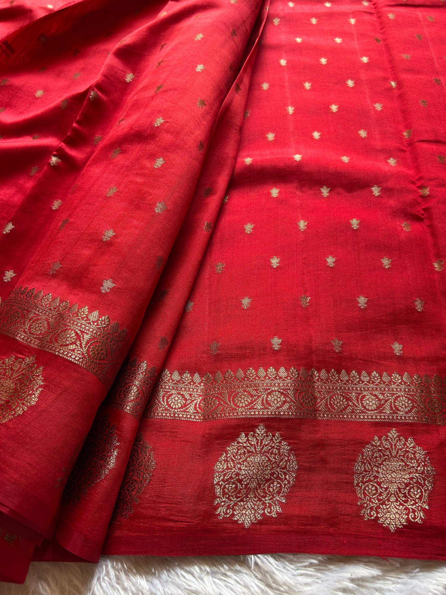 Banarasi Chiniya : Solid Red
