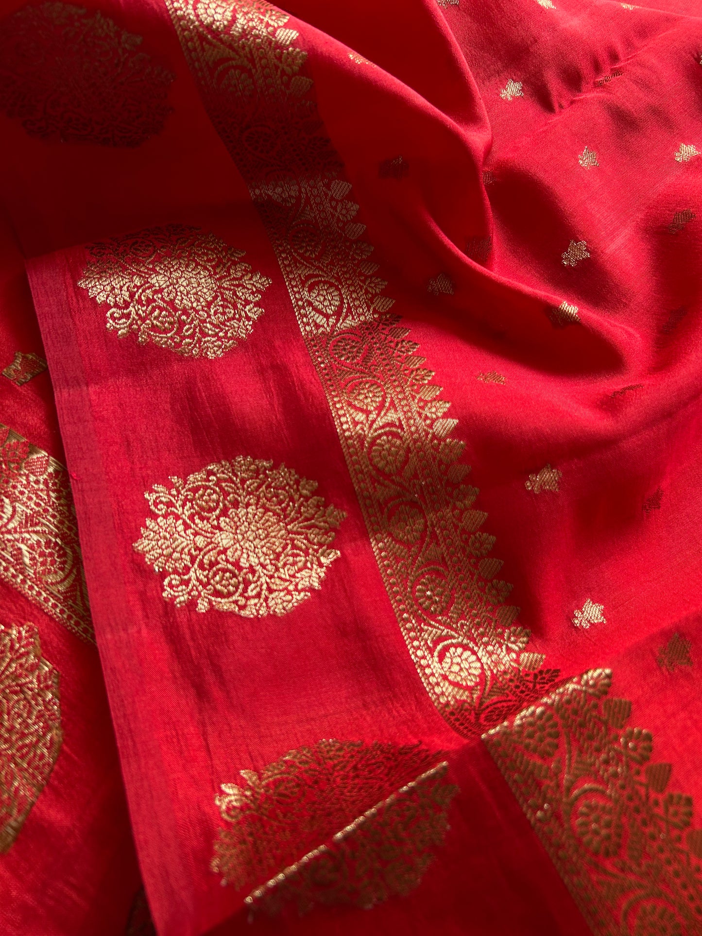 Banarasi Chiniya : Solid Red