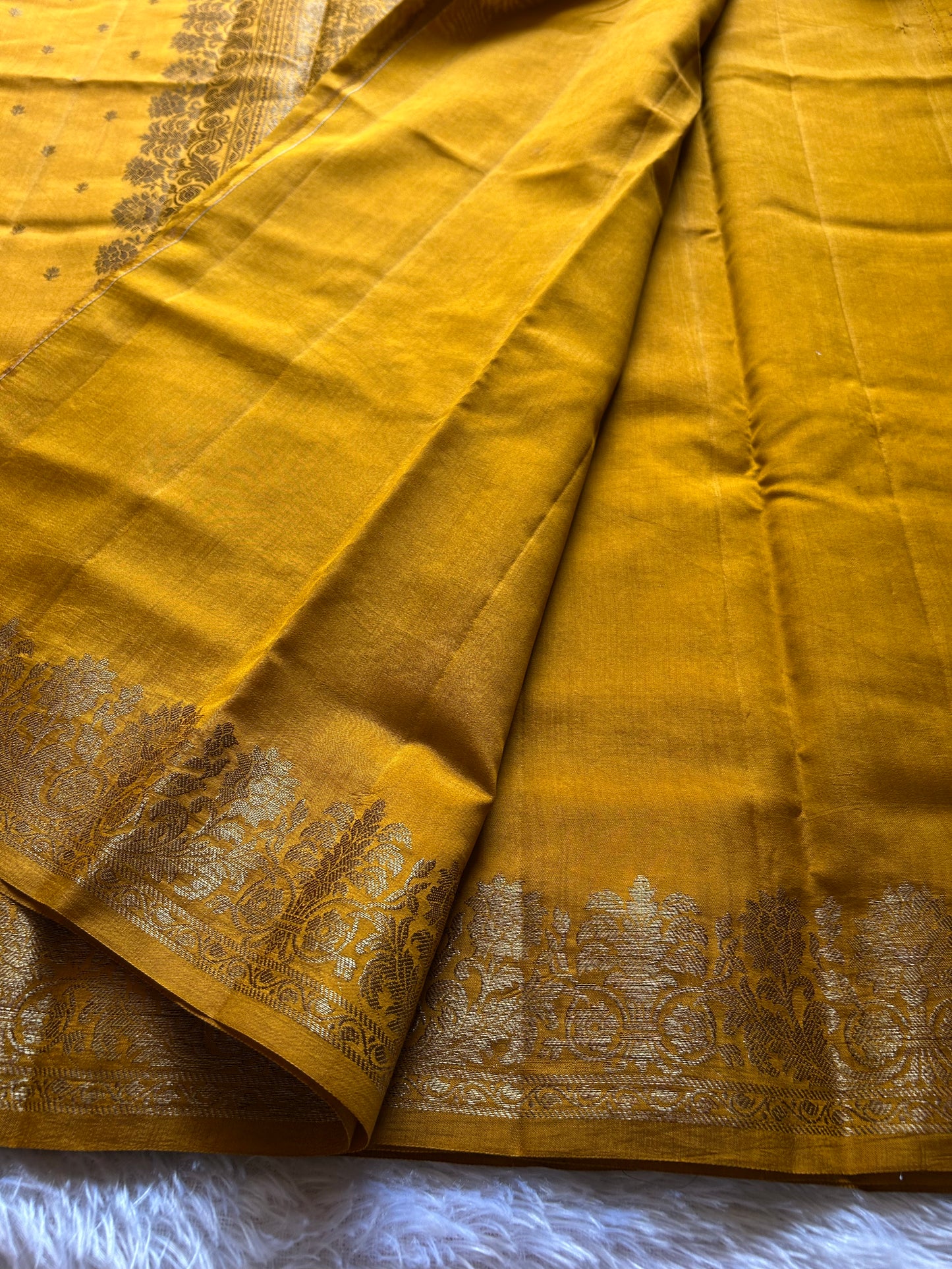 Banarasi Chiniya : Solid Golden yellow