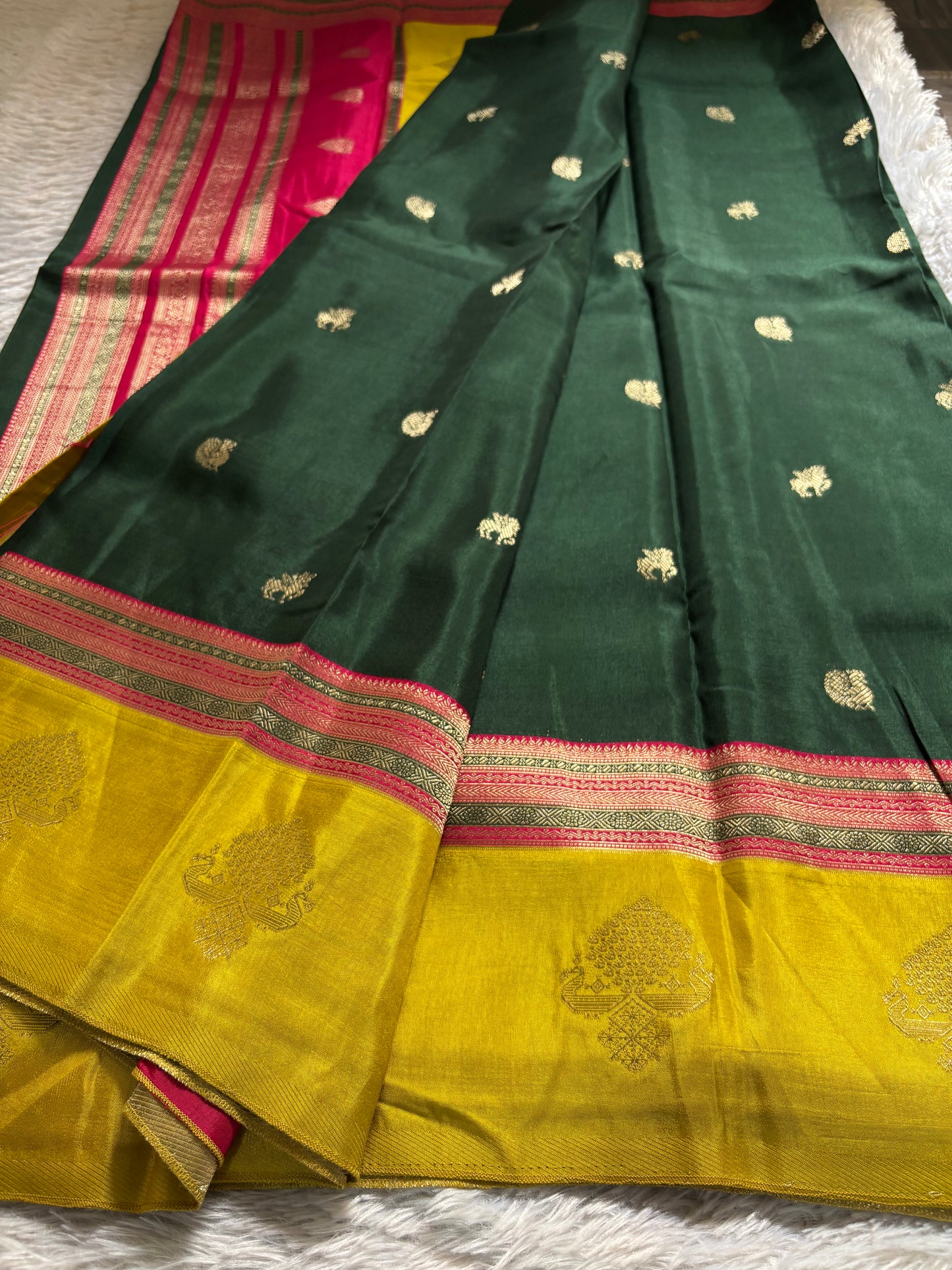 NAL206 (3D) : Dark green-pink-olive