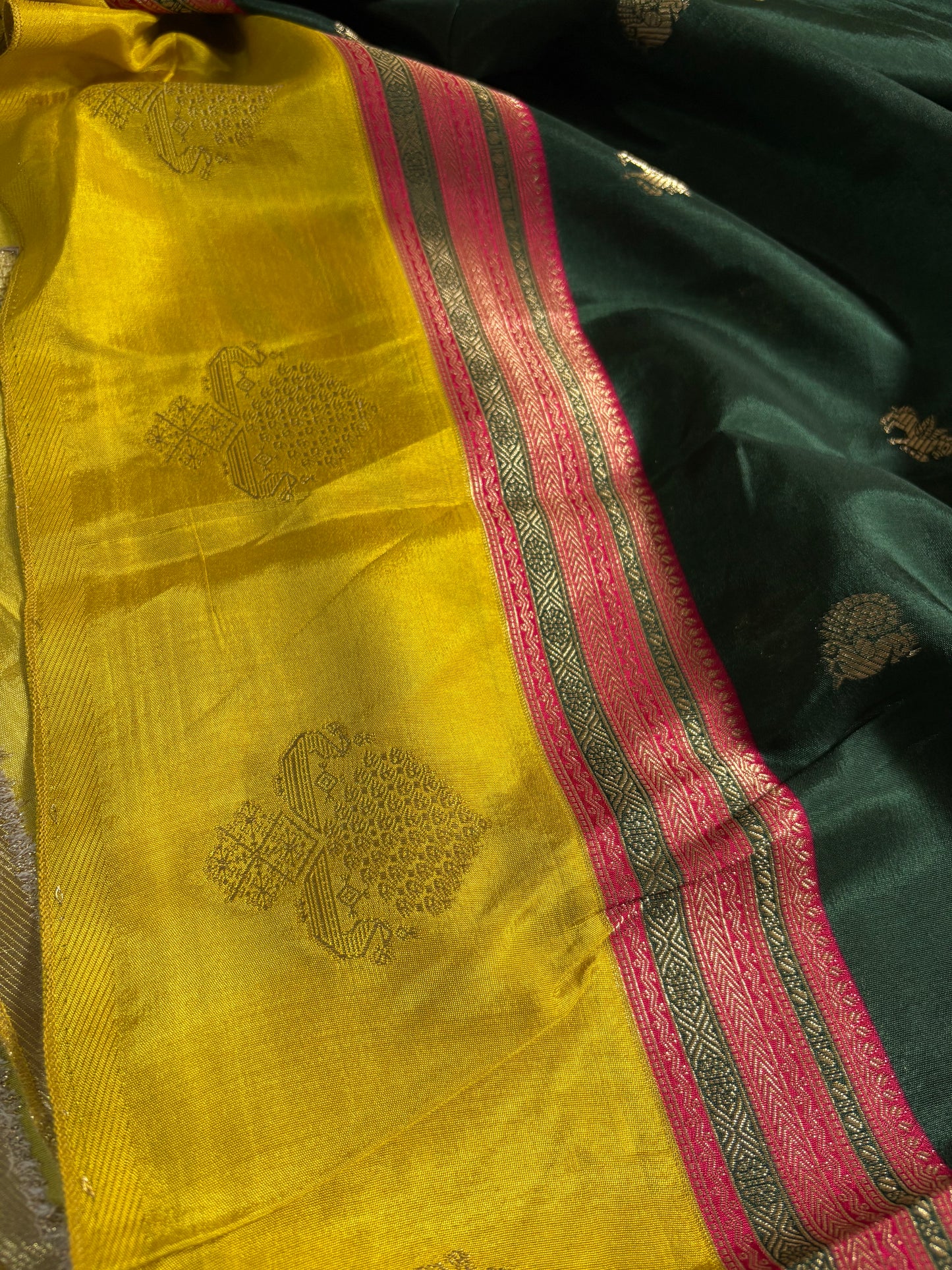 NAL206 (3D) : Dark green-pink-olive