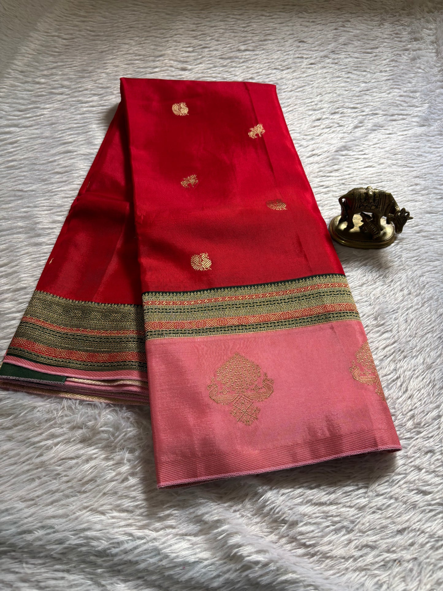 NAL206 (3D) : Red-dark green-baby pink