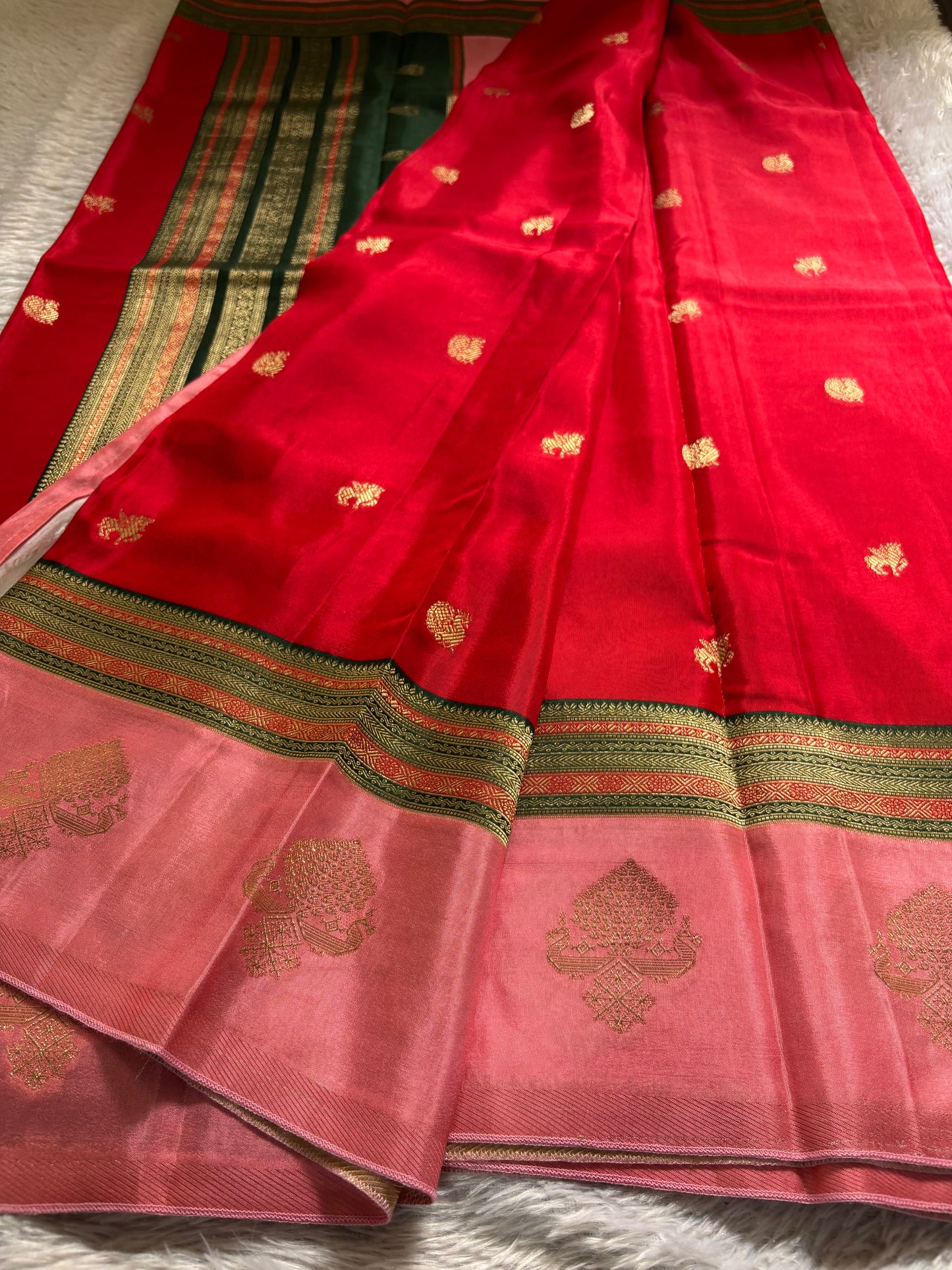 NAL206 (3D) : Red-dark green-baby pink