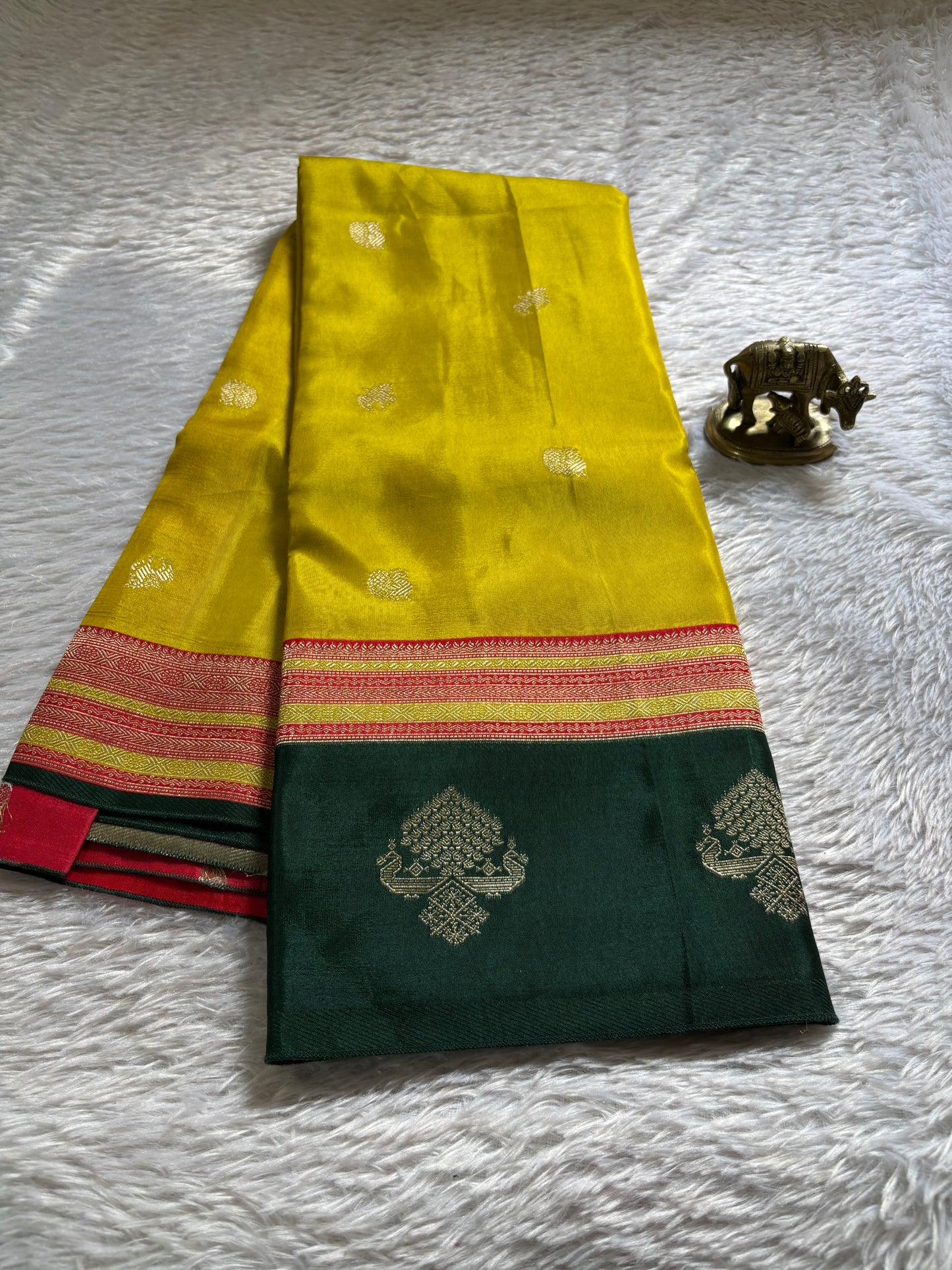NAL206 (3D) : Yellow-red-dark green