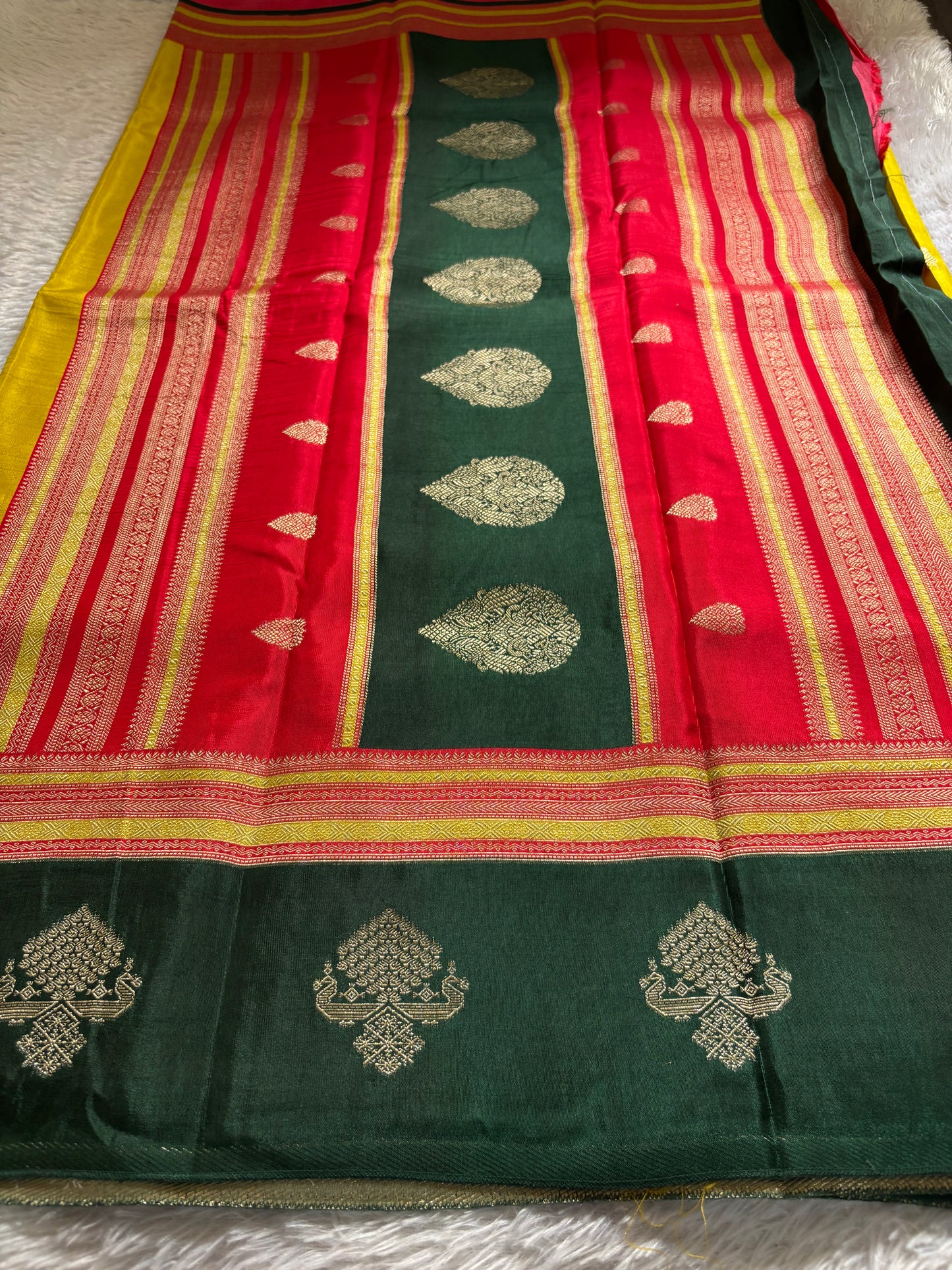 NAL206 (3D) : Yellow-red-dark green