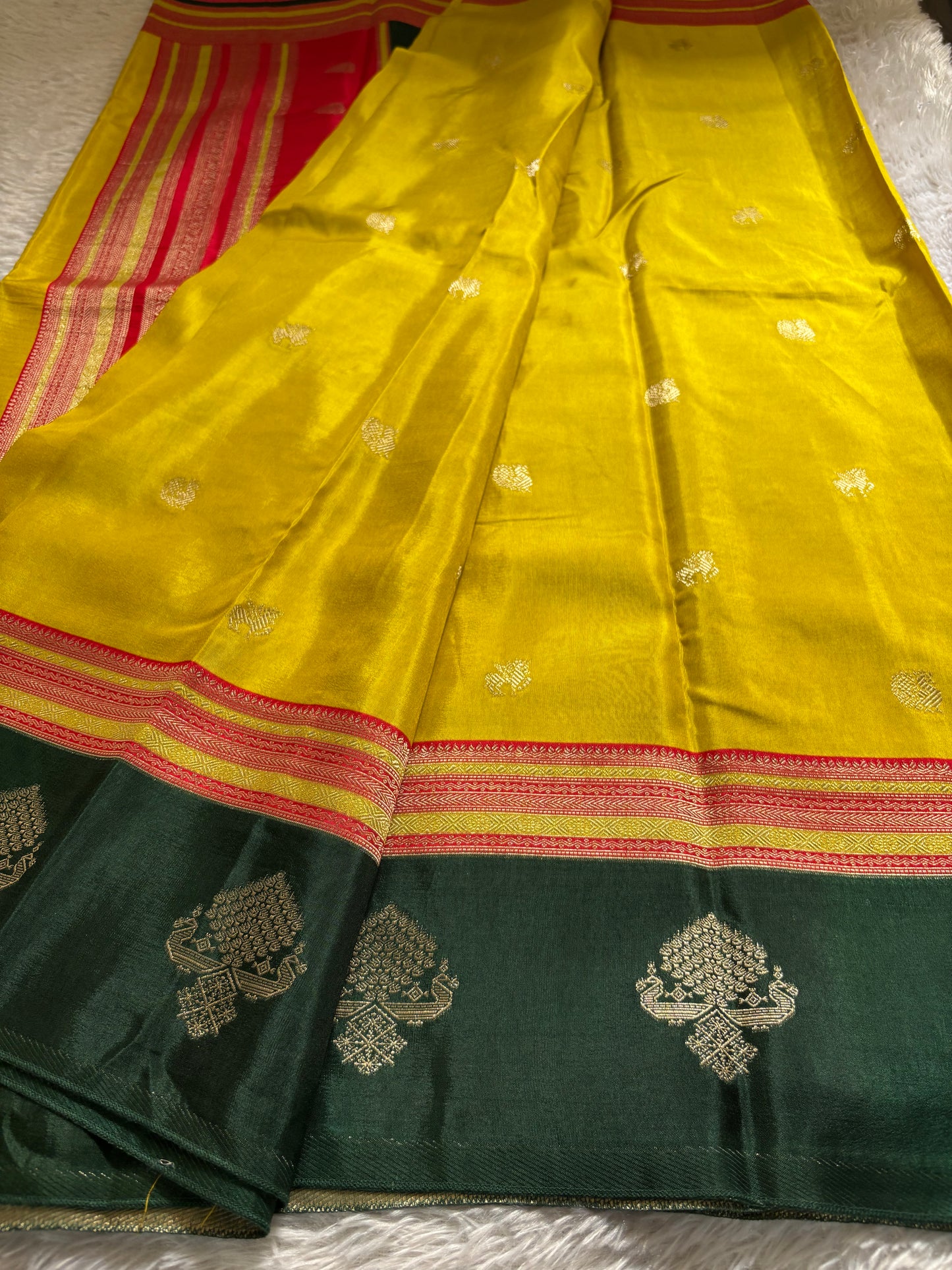 NAL206 (3D) : Yellow-red-dark green