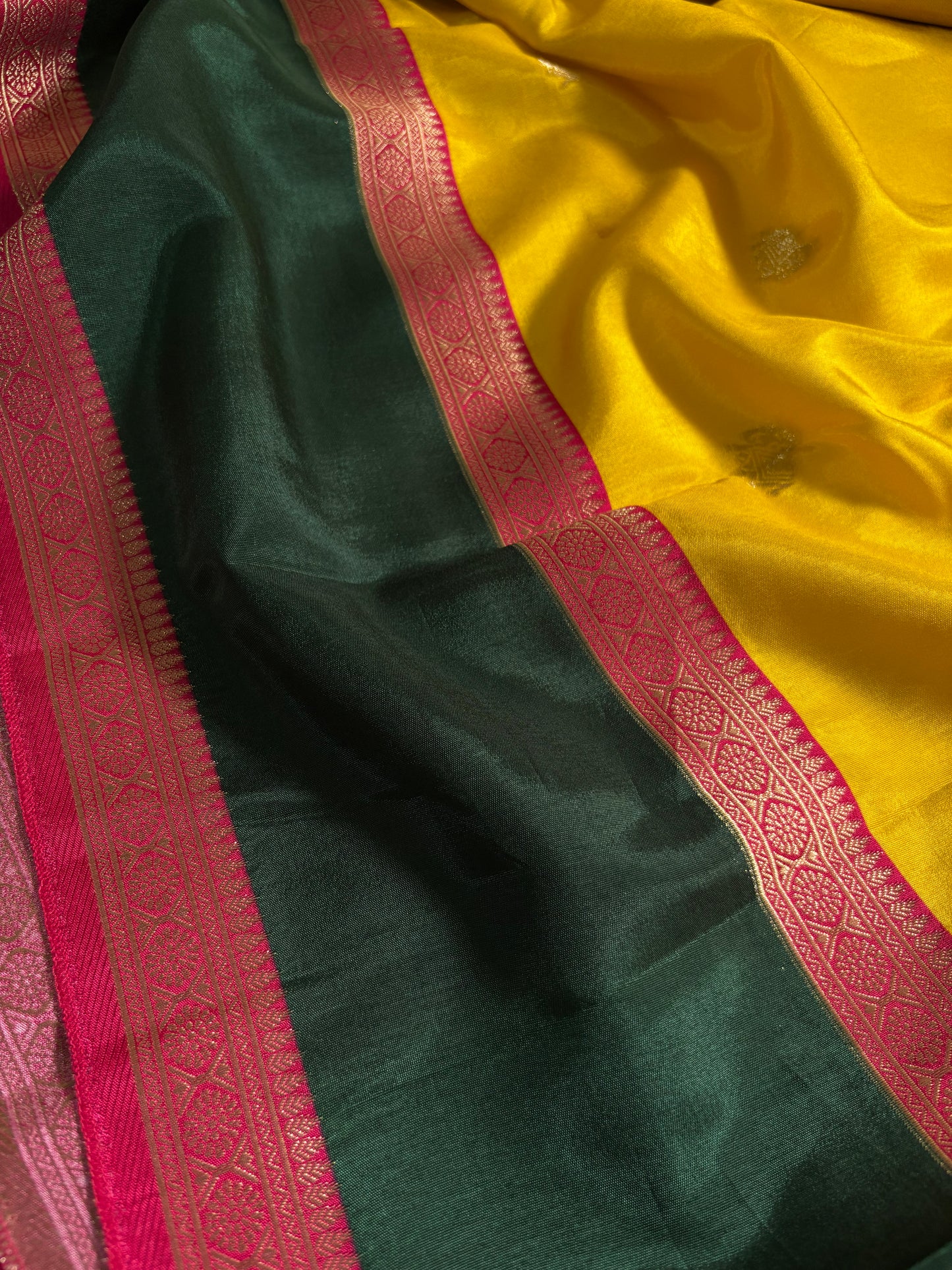 NAL207 (3D) : Yellow-pink-green