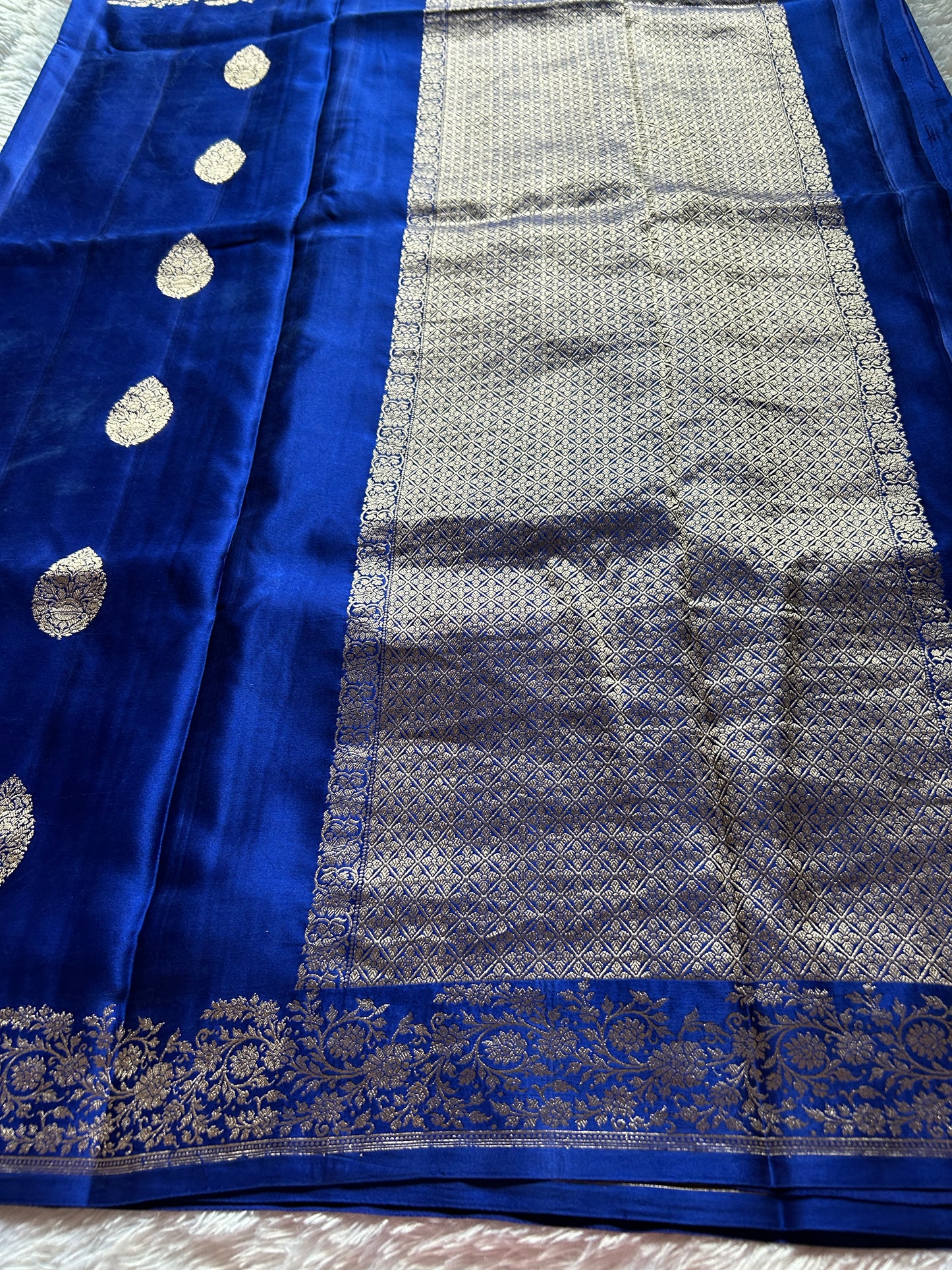 Madhubala : Solid Sapphire blue