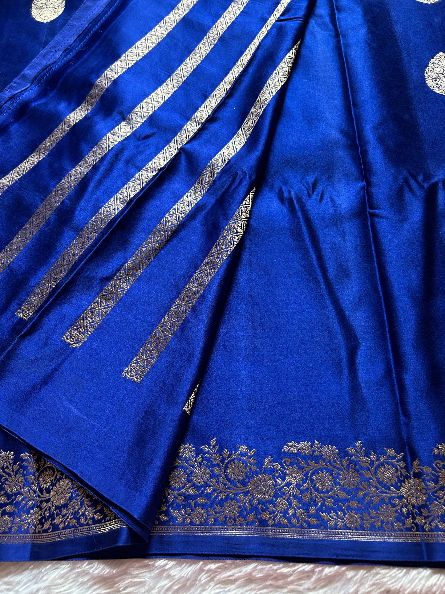 Madhubala : Solid Sapphire blue