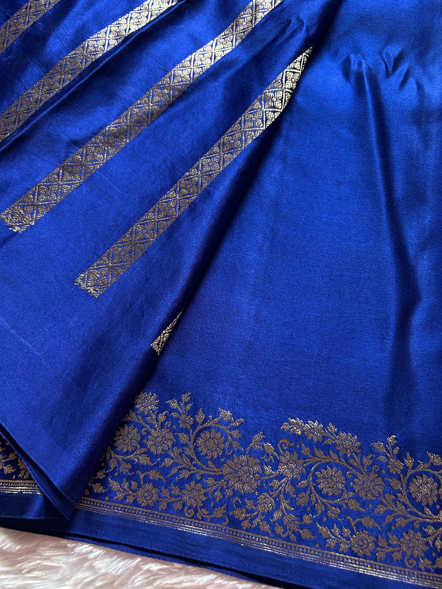 Madhubala : Solid Sapphire blue