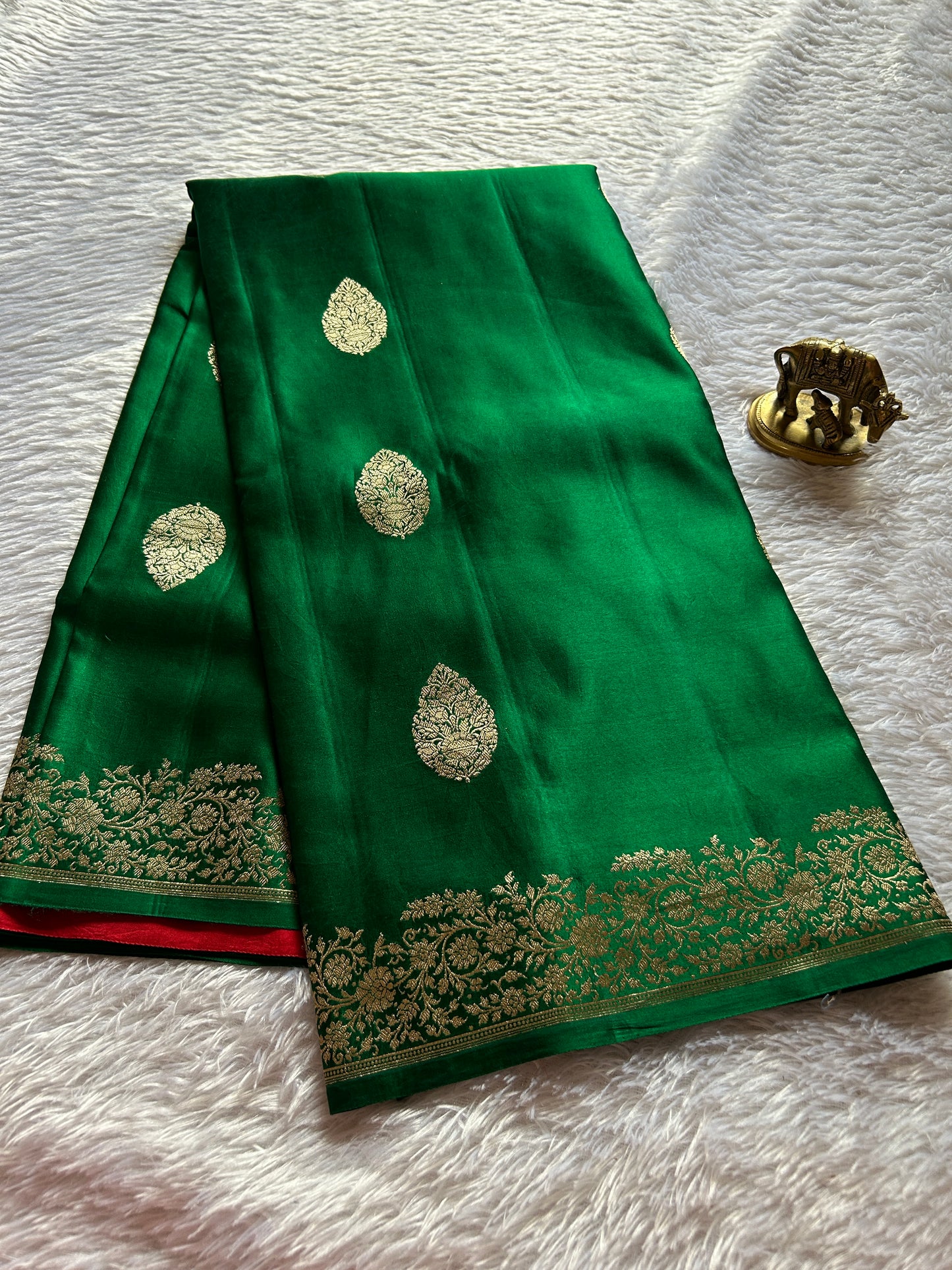 Madhubala : Solid Bottle green