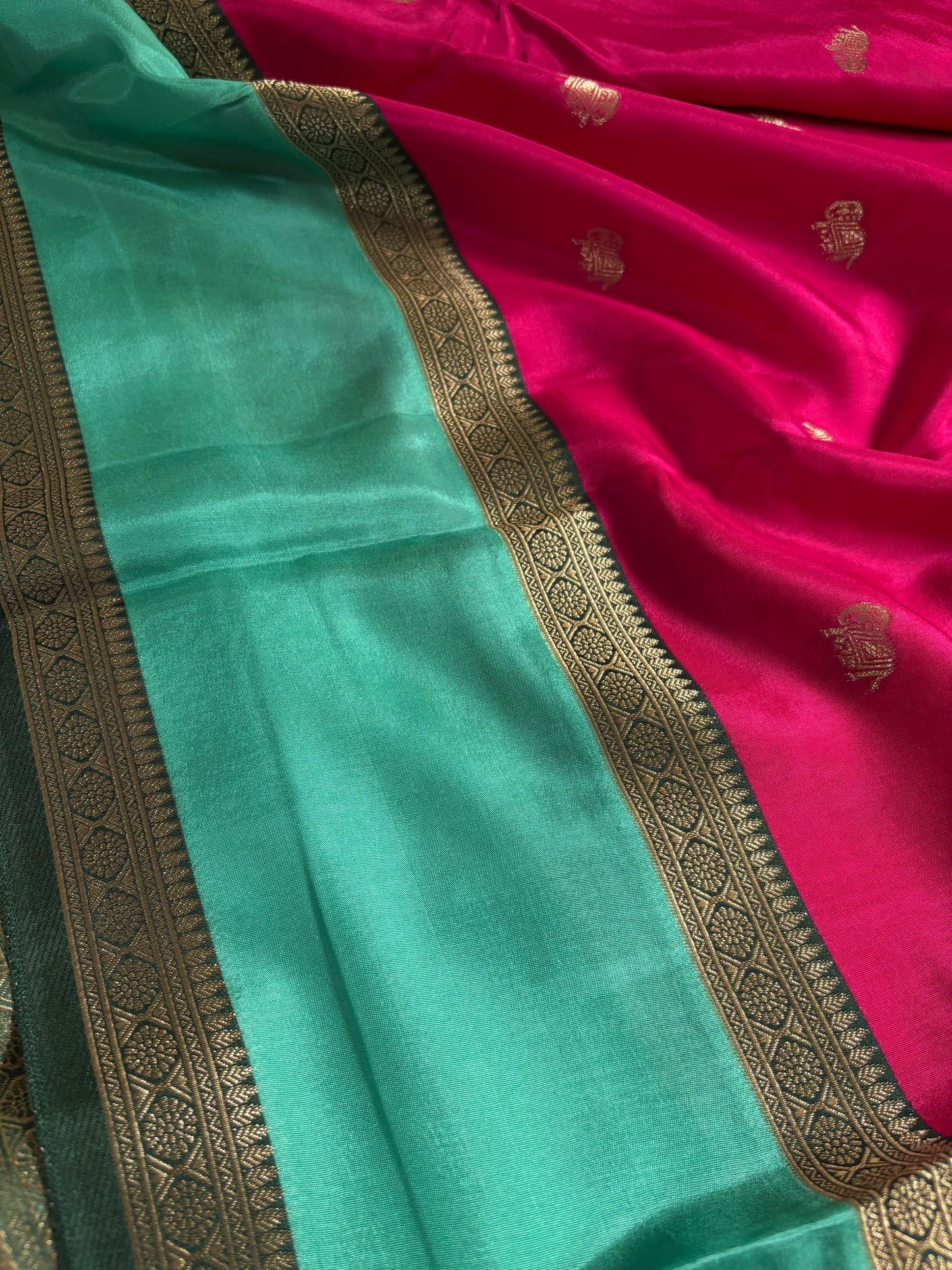 NAL207 (3D) : Rani pink-sea green-dark green