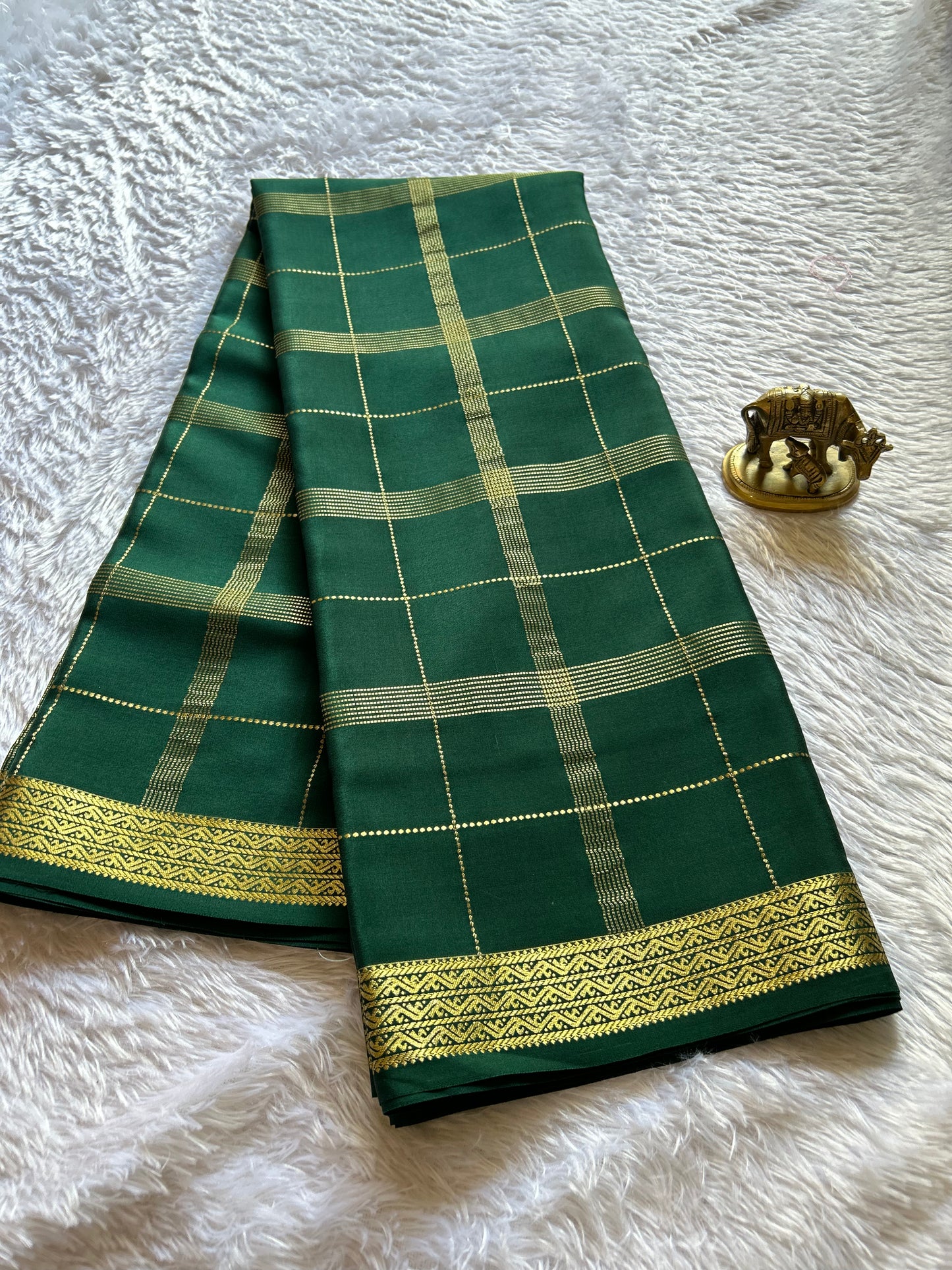 Suvarna : Solid Dark green