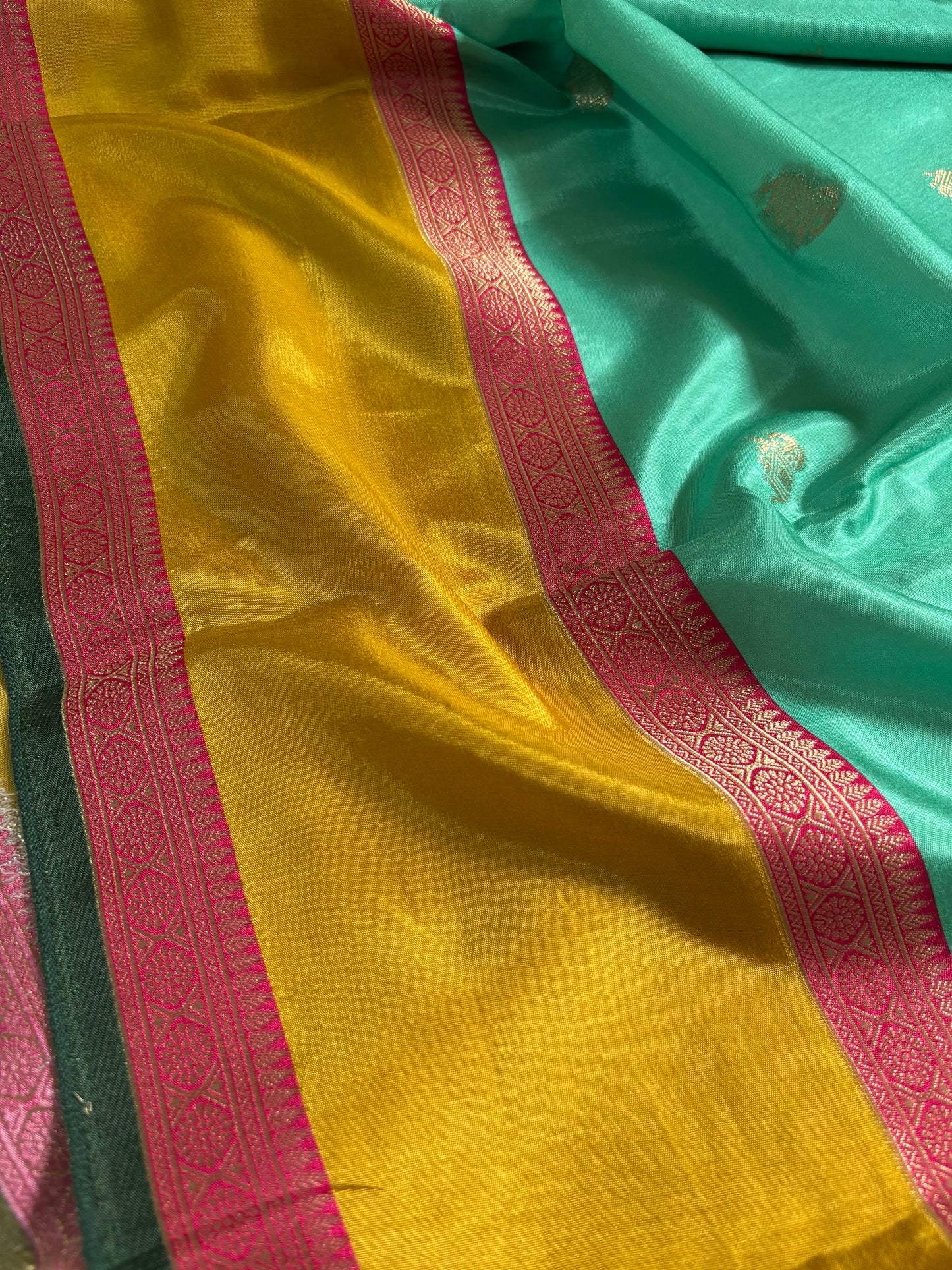 NAL207 (3D) : Sea green-mustard yellow-pink