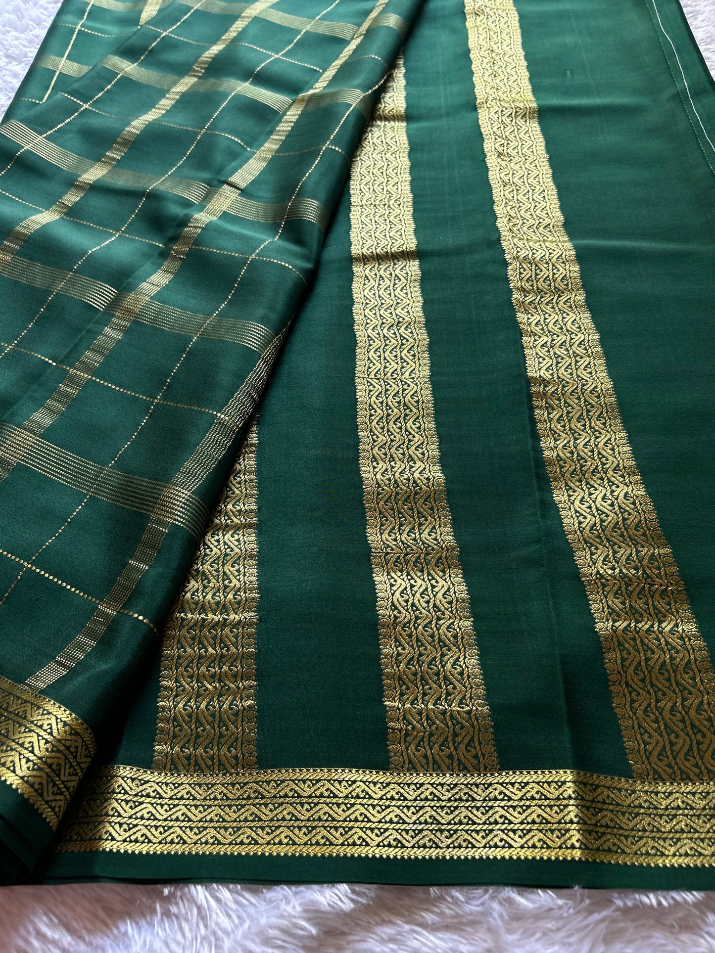 Suvarna : Solid Dark green