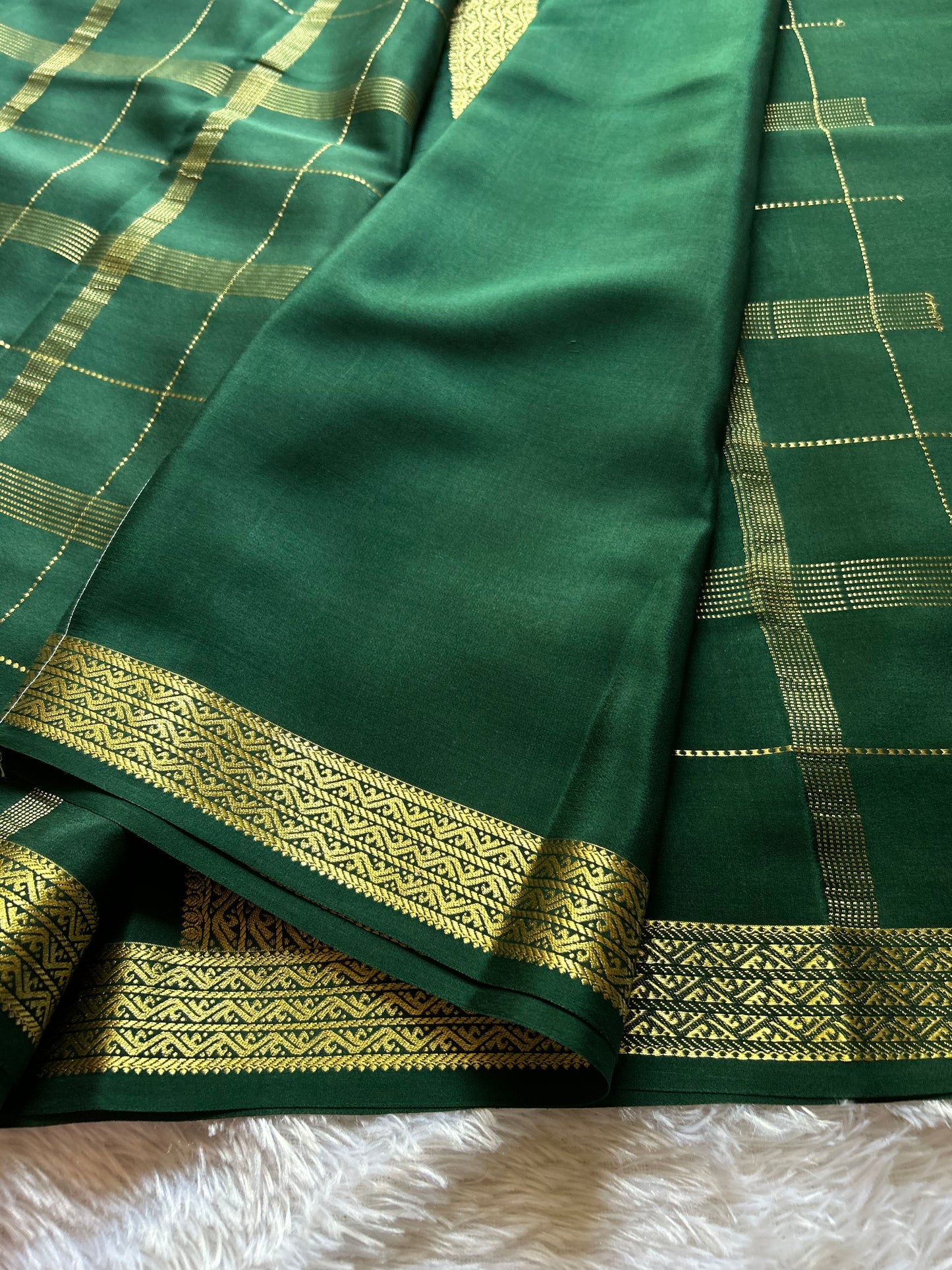 Suvarna : Solid Dark green