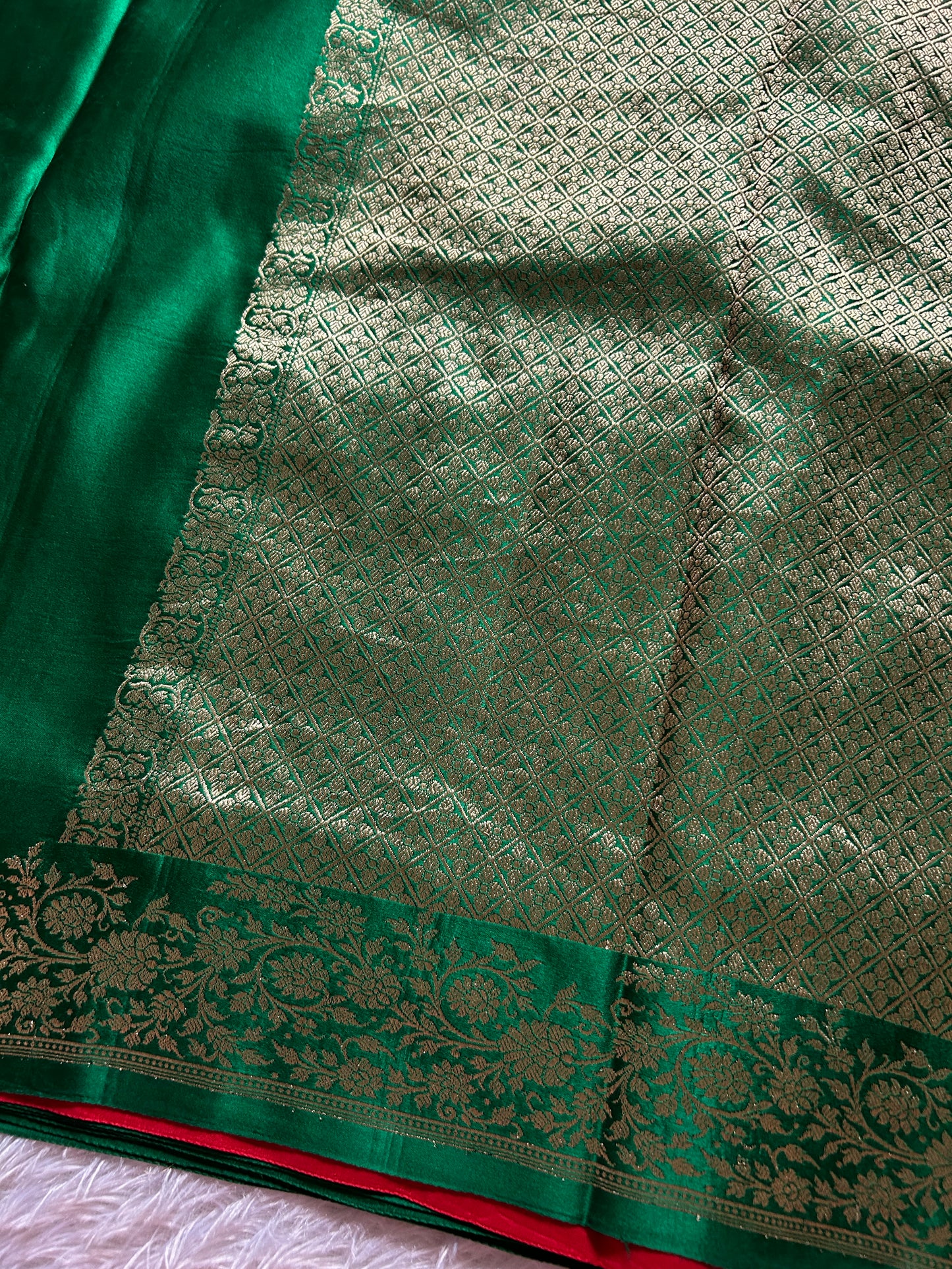 Madhubala : Solid Bottle green