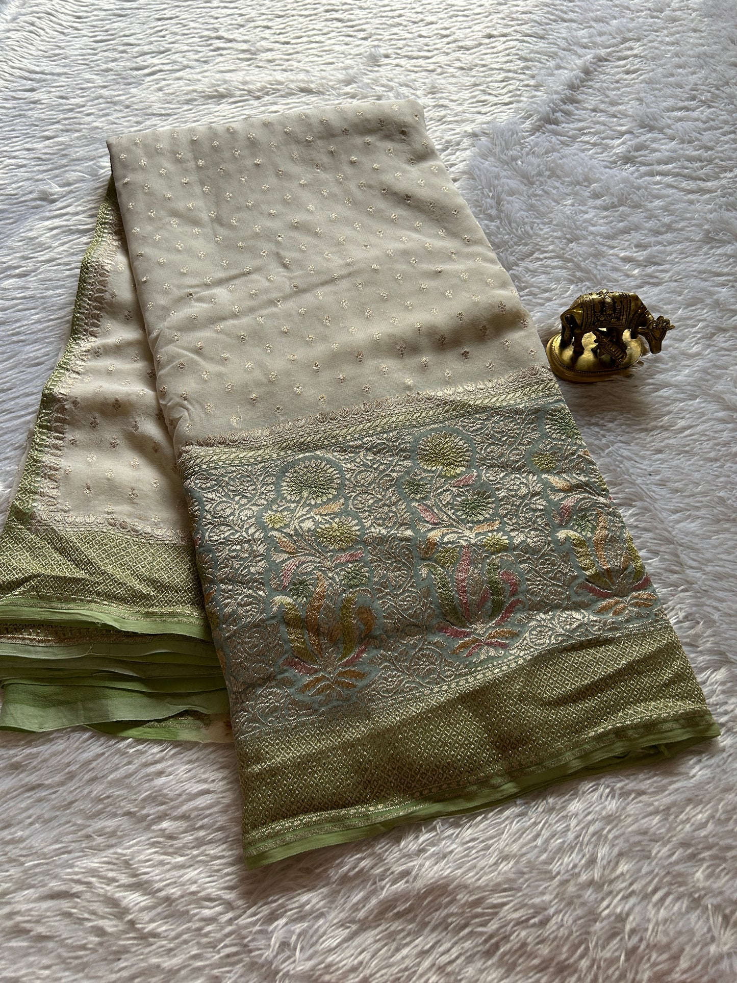 Pure Chiffon Georgette (2D) : Off white-pista green