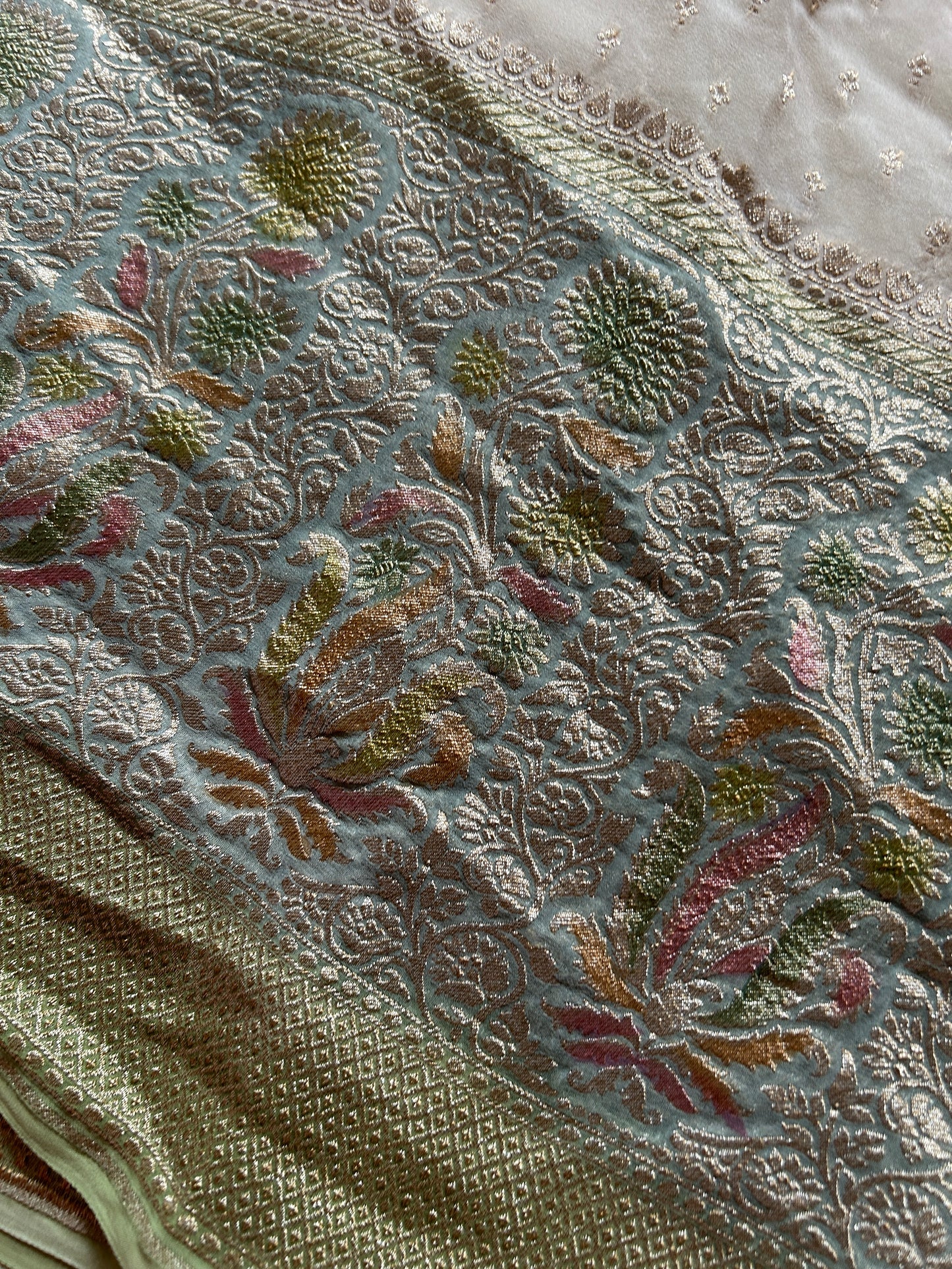 Pure Chiffon Georgette (2D) : Off white-pista green