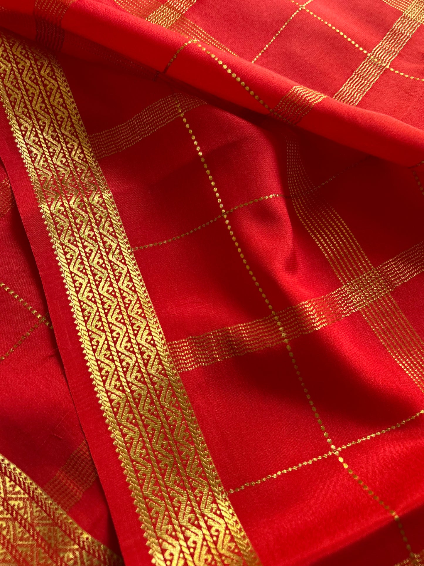 Suvarna : Solid Red