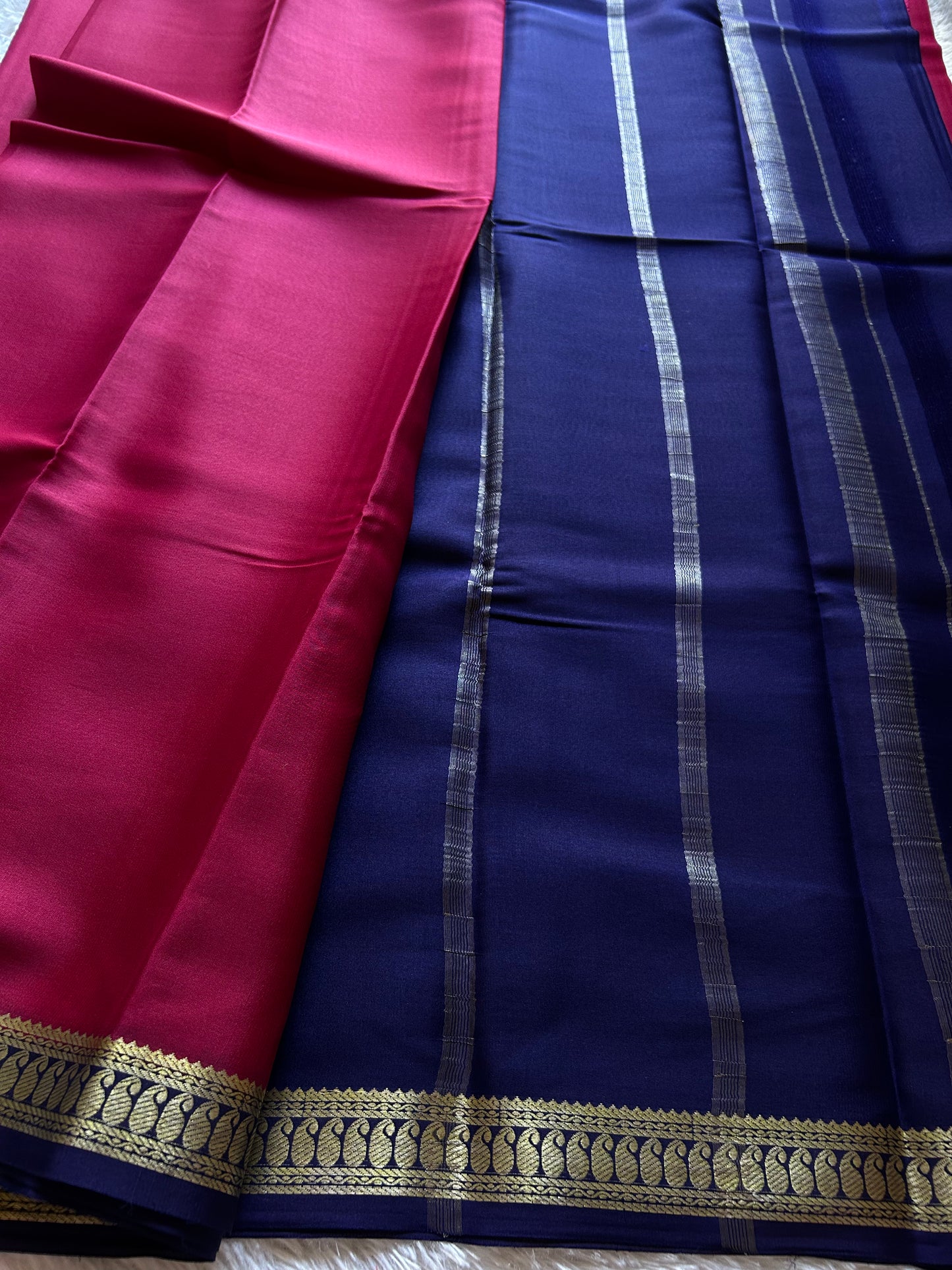 Meena (2D) : Magenta pink-deep blue