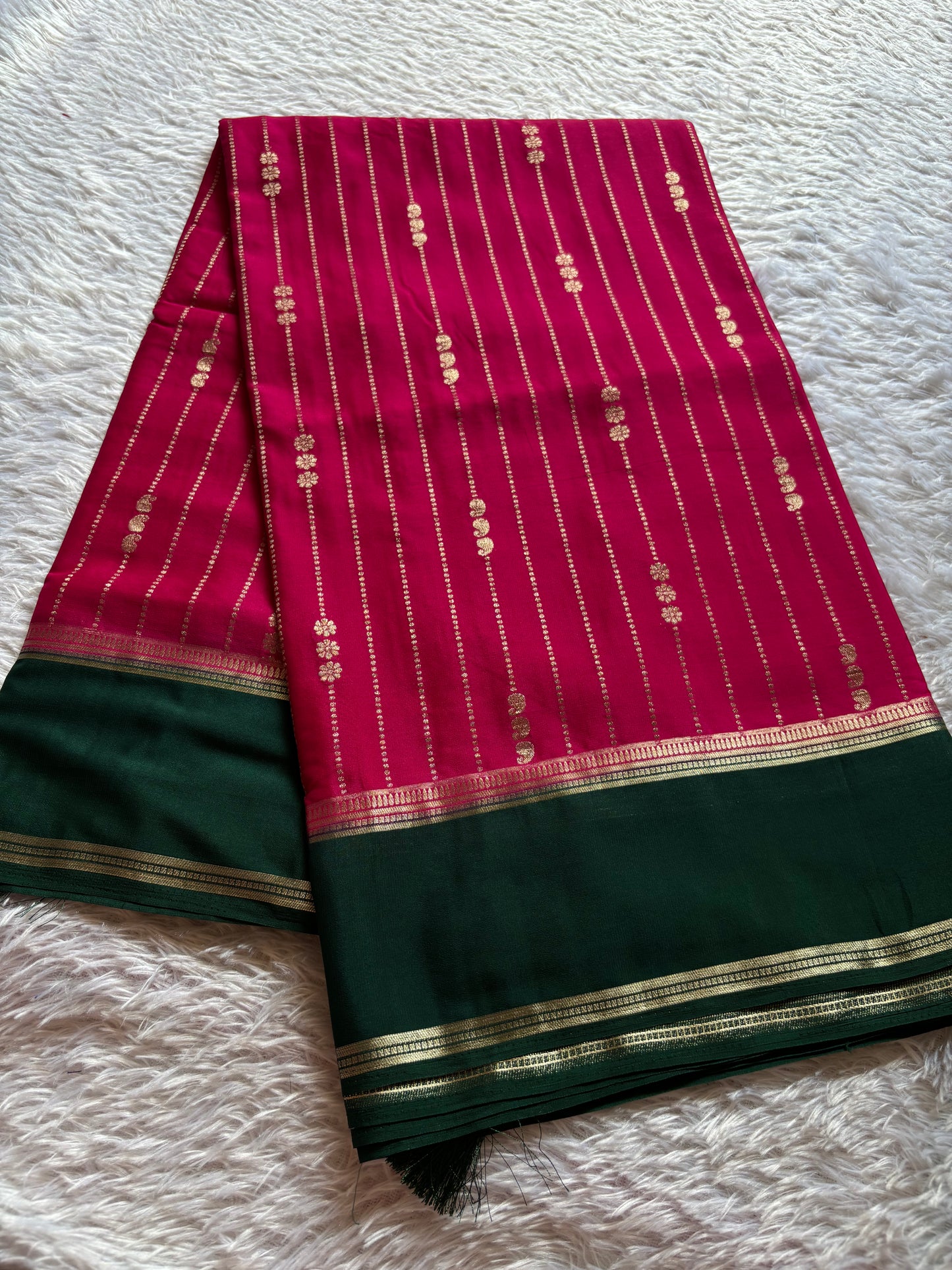 SS117 (2D) : Dark pink-dark green