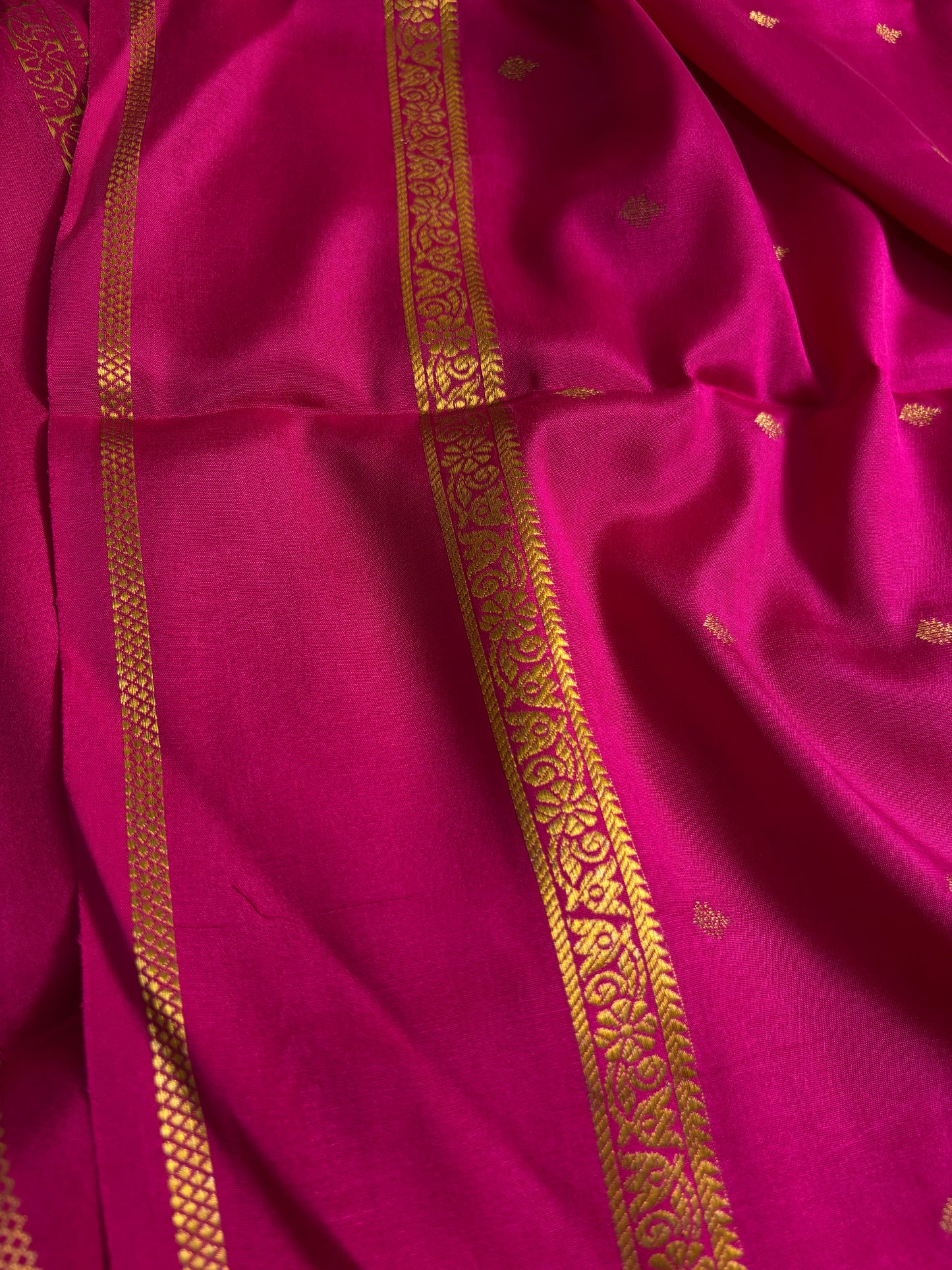 Avani : Solid Rani pink