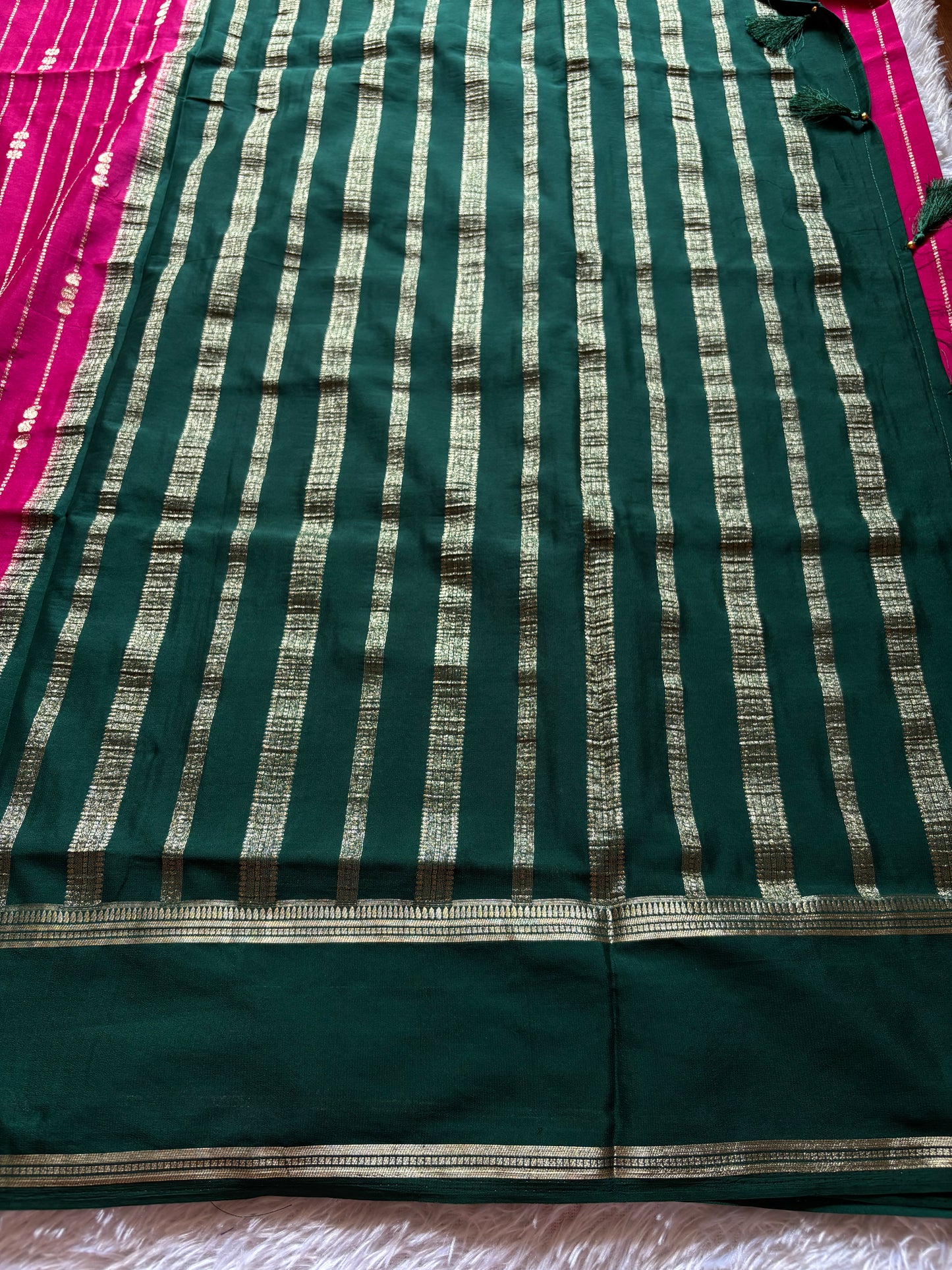 SS117 (2D) : Dark pink-dark green