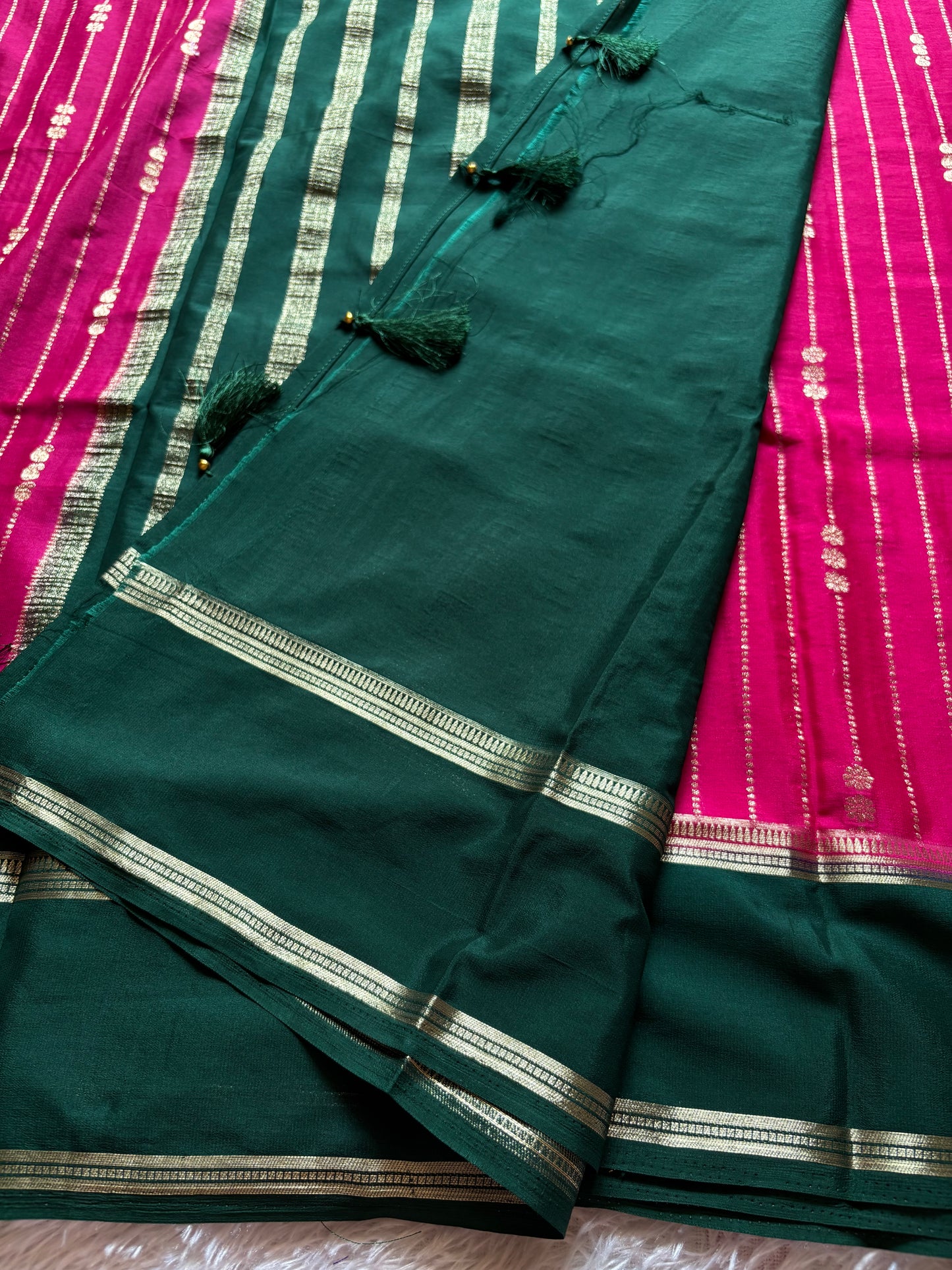 SS117 (2D) : Dark pink-dark green