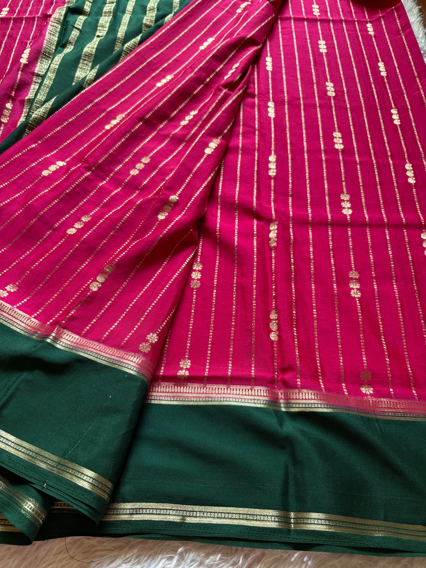 SS117 (2D) : Dark pink-dark green