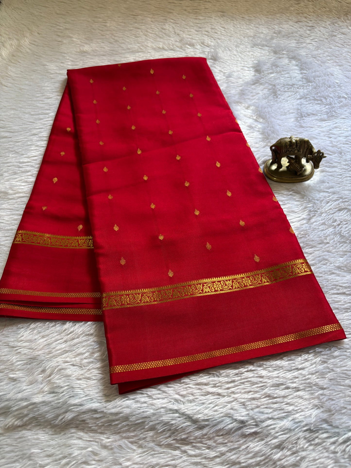 Avani : Solid Red