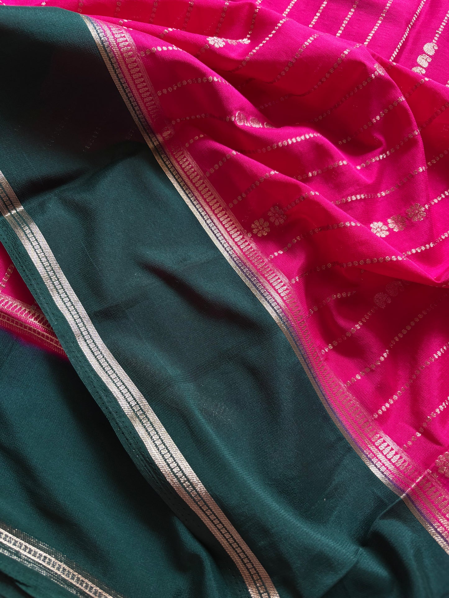 SS117 (2D) : Dark pink-dark green