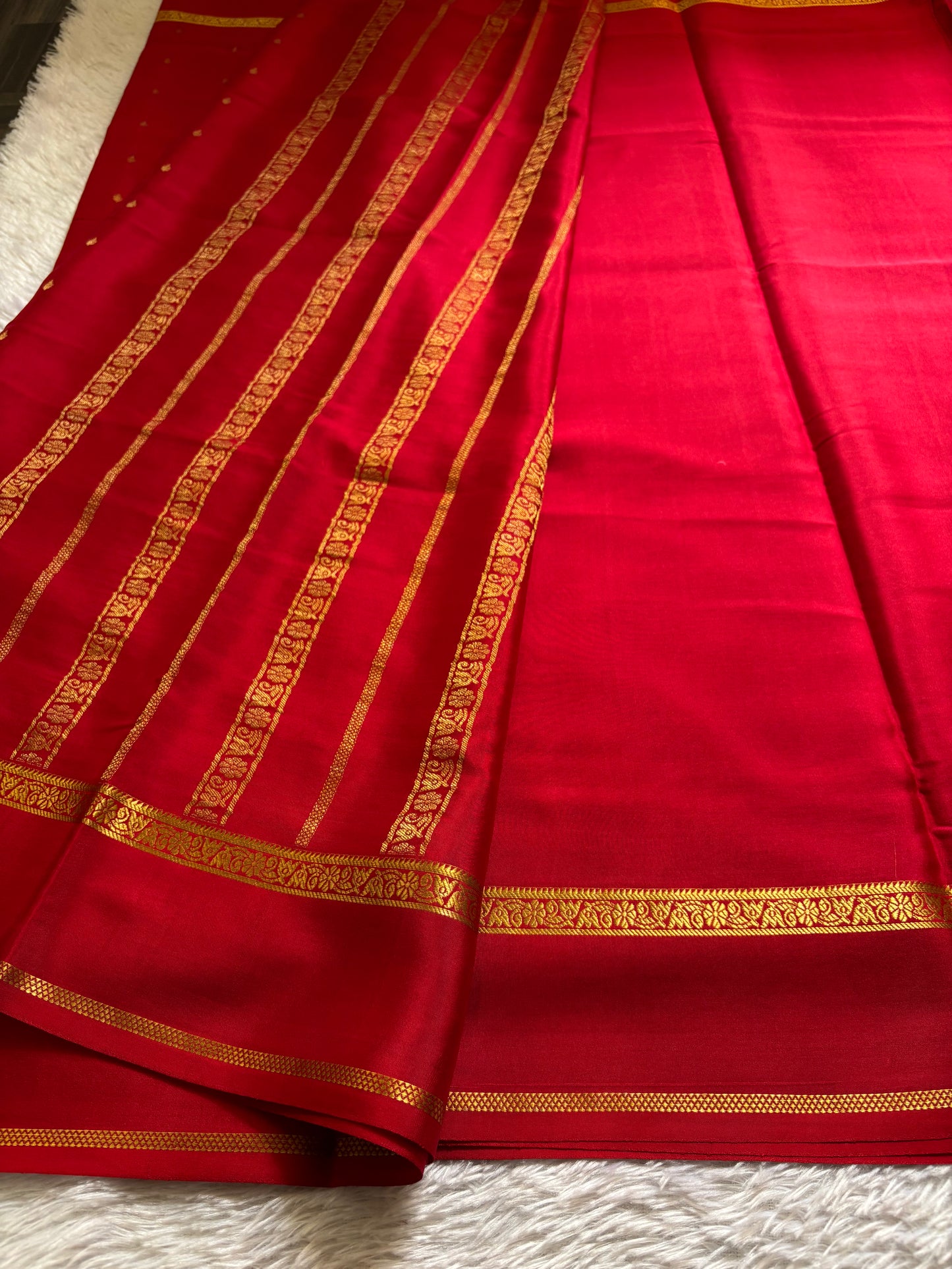 Avani : Solid Red
