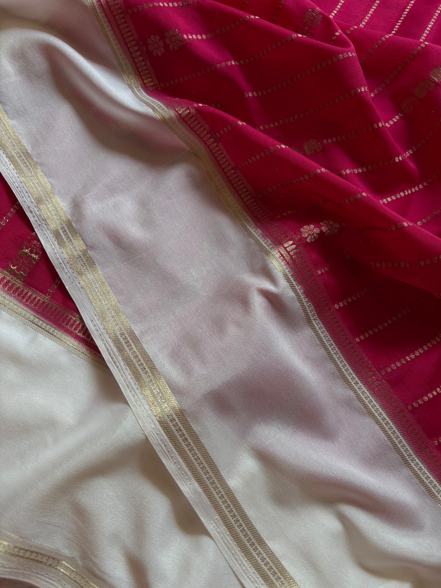 SS117 (2D) : Red-off white