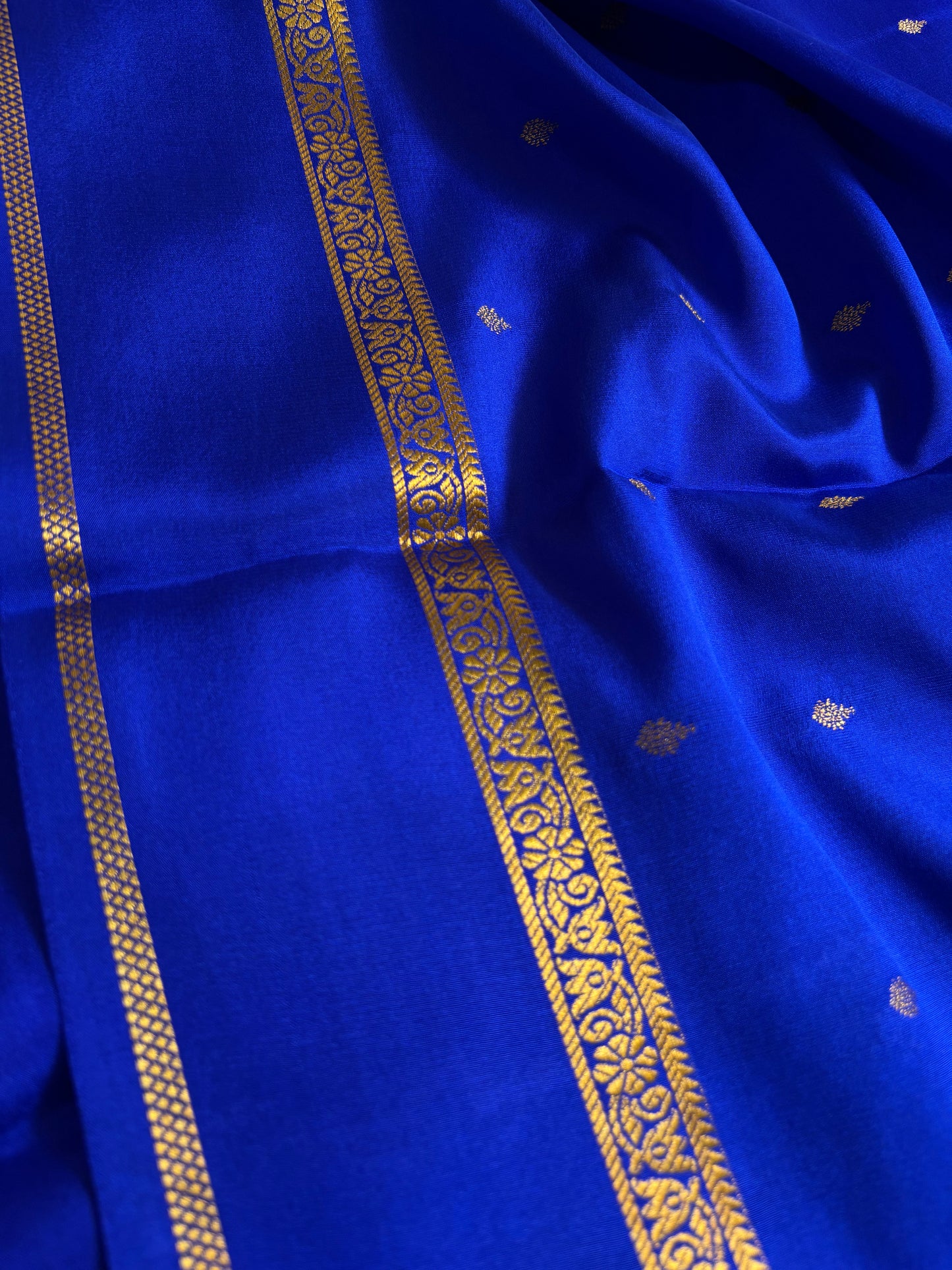 Avani : Solid Royal blue