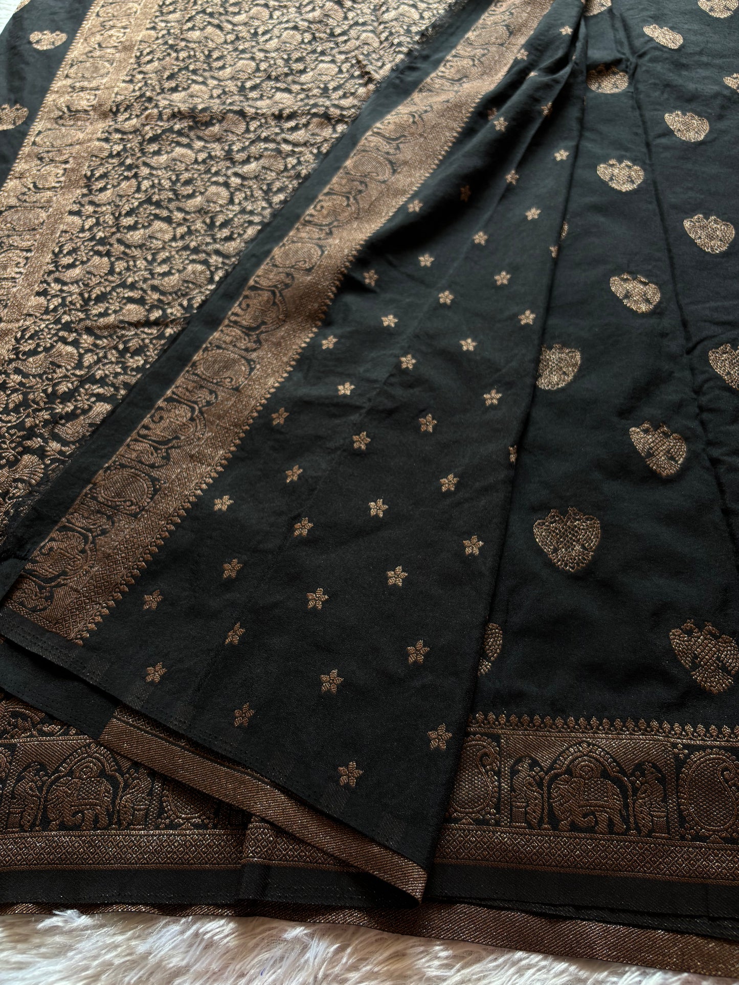 SS118 : Solid Black