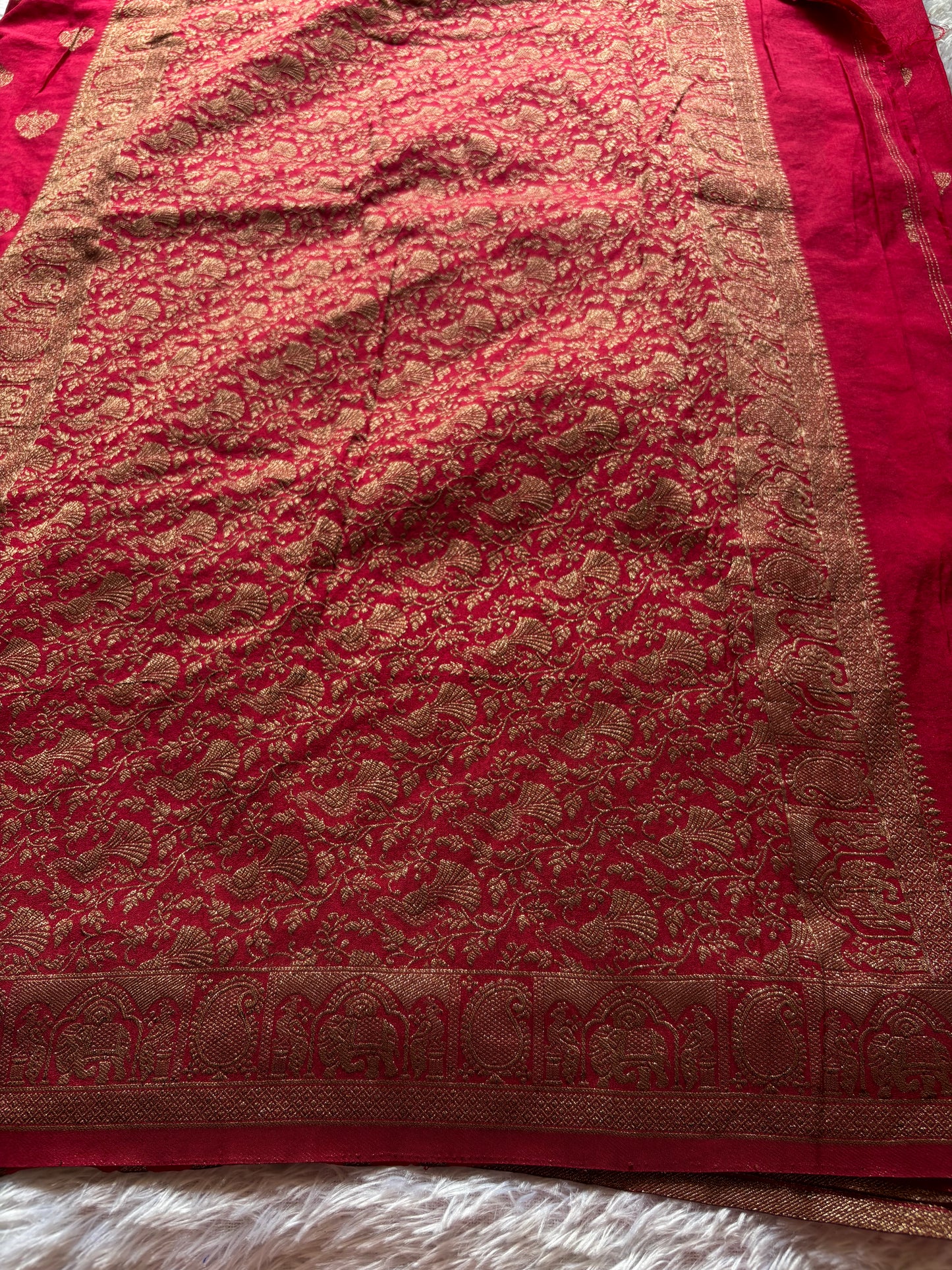 SS118 : Solid Reddish pink