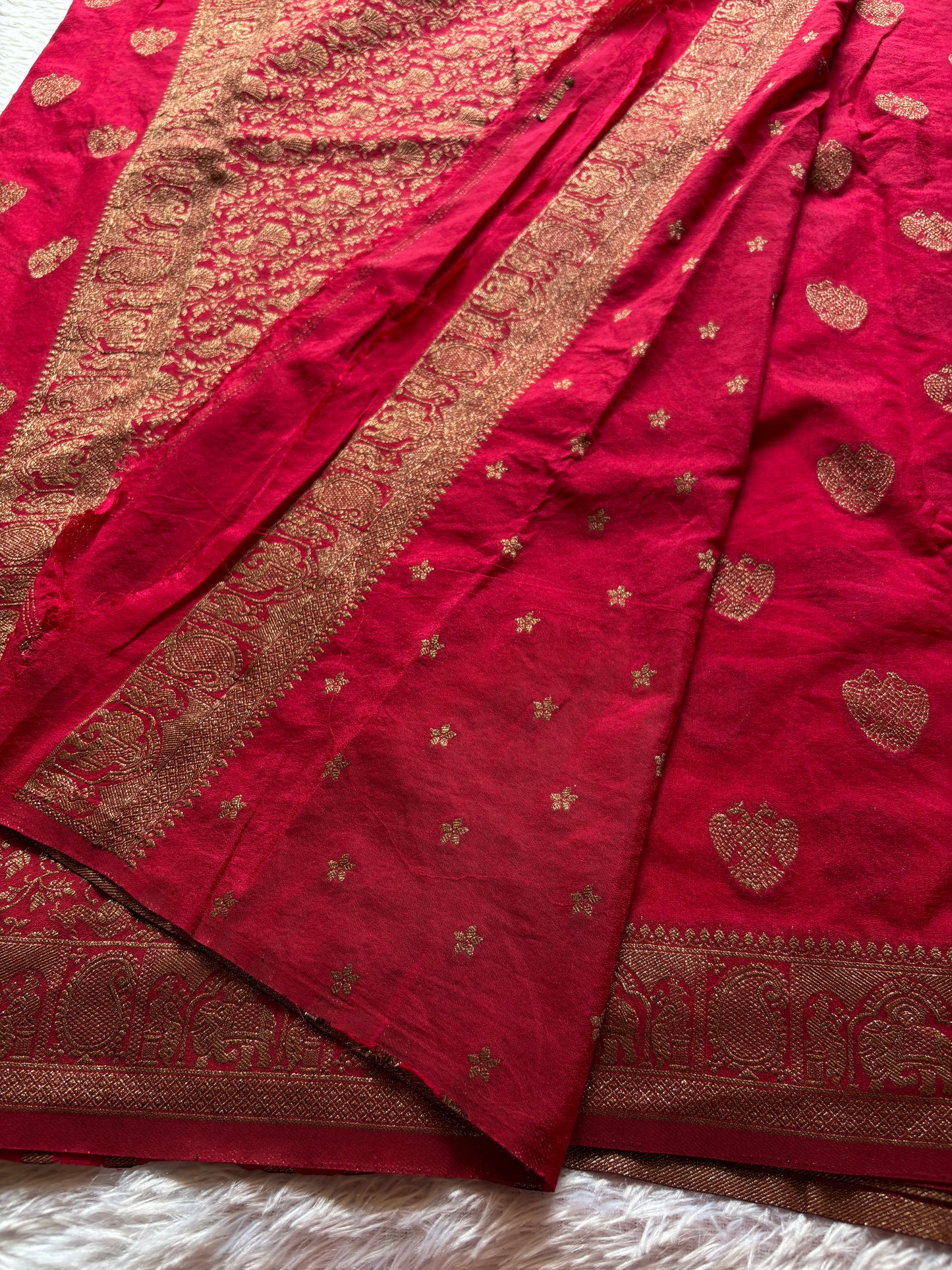 SS118 : Solid Reddish pink