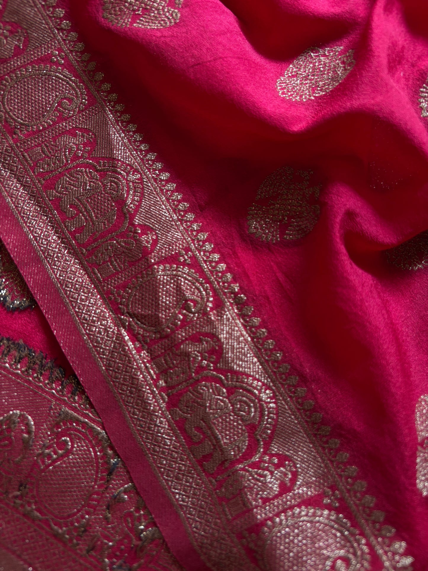 SS118 : Solid Reddish pink