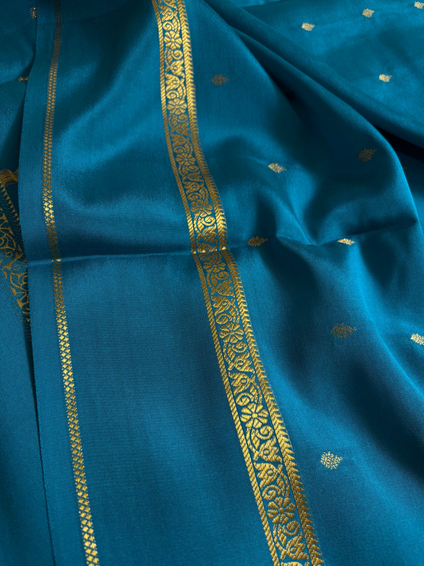 Avani : Solid Dark ananda blue