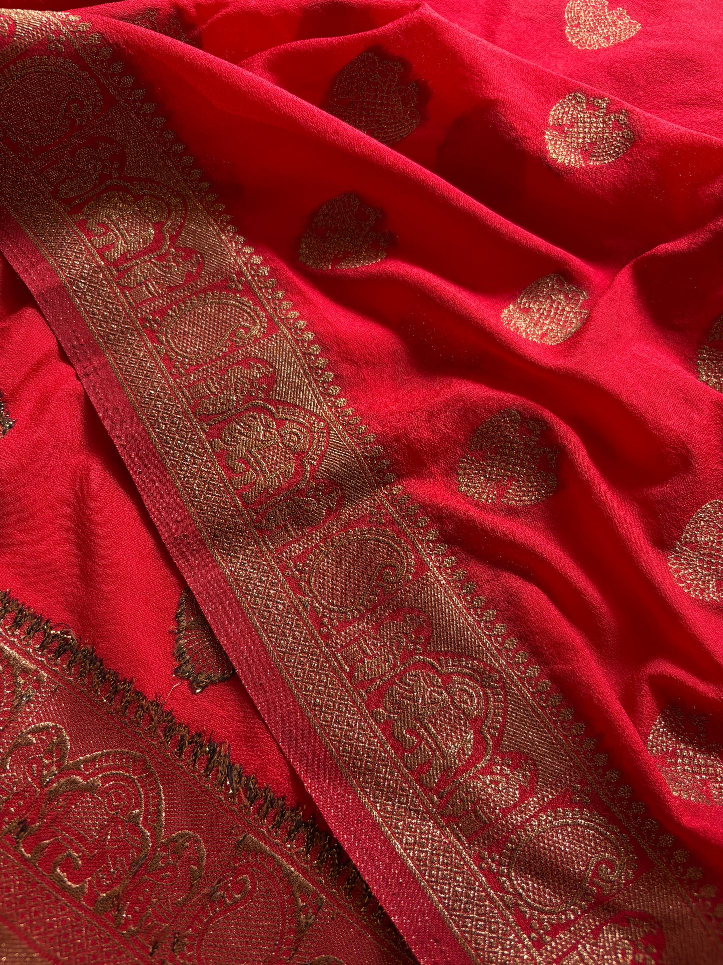 SS118 : Solid Red